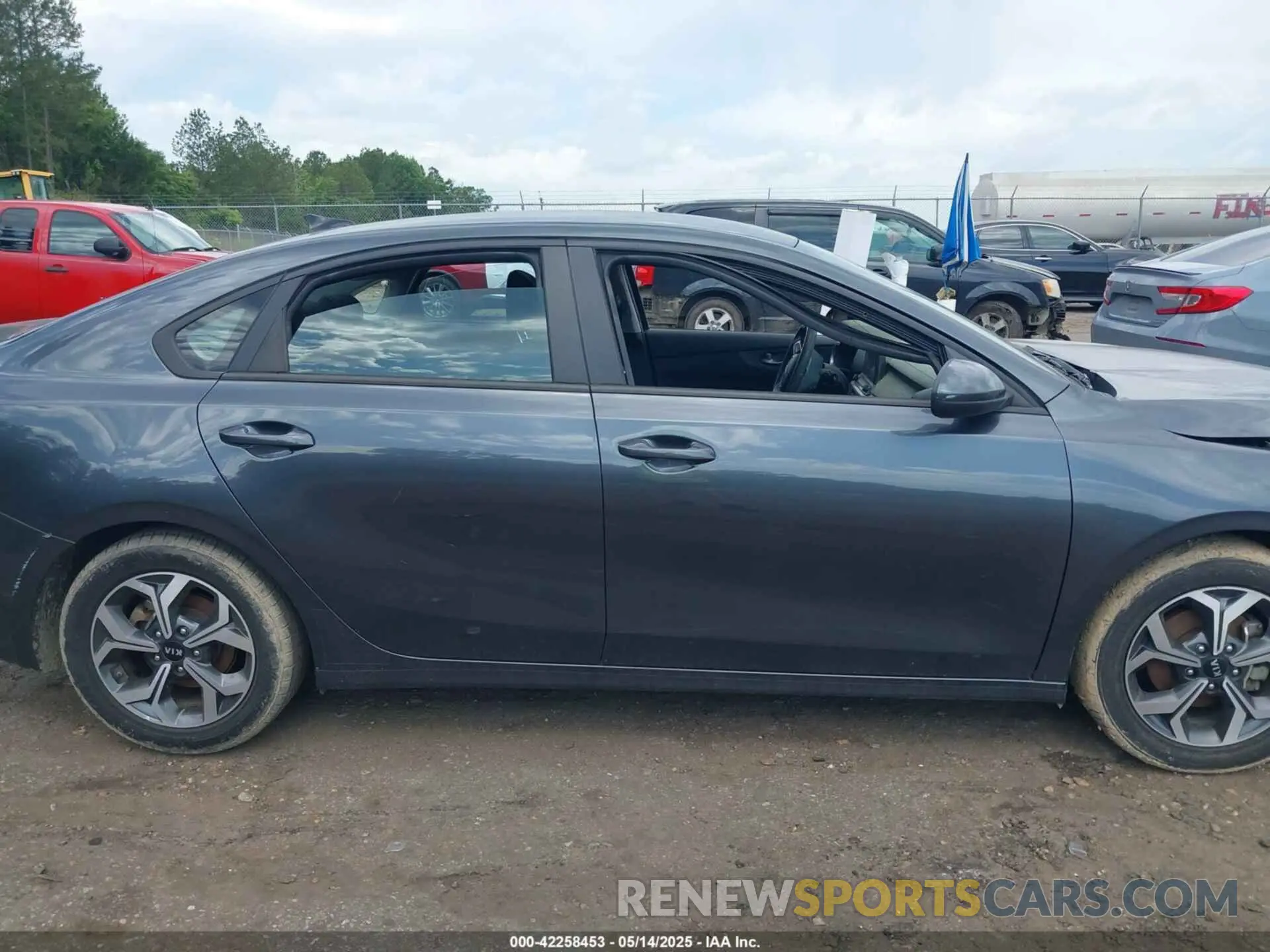 13 fotografías del automóvil dañado 3KPF24AD8ME266540 KIA FORTE 2021