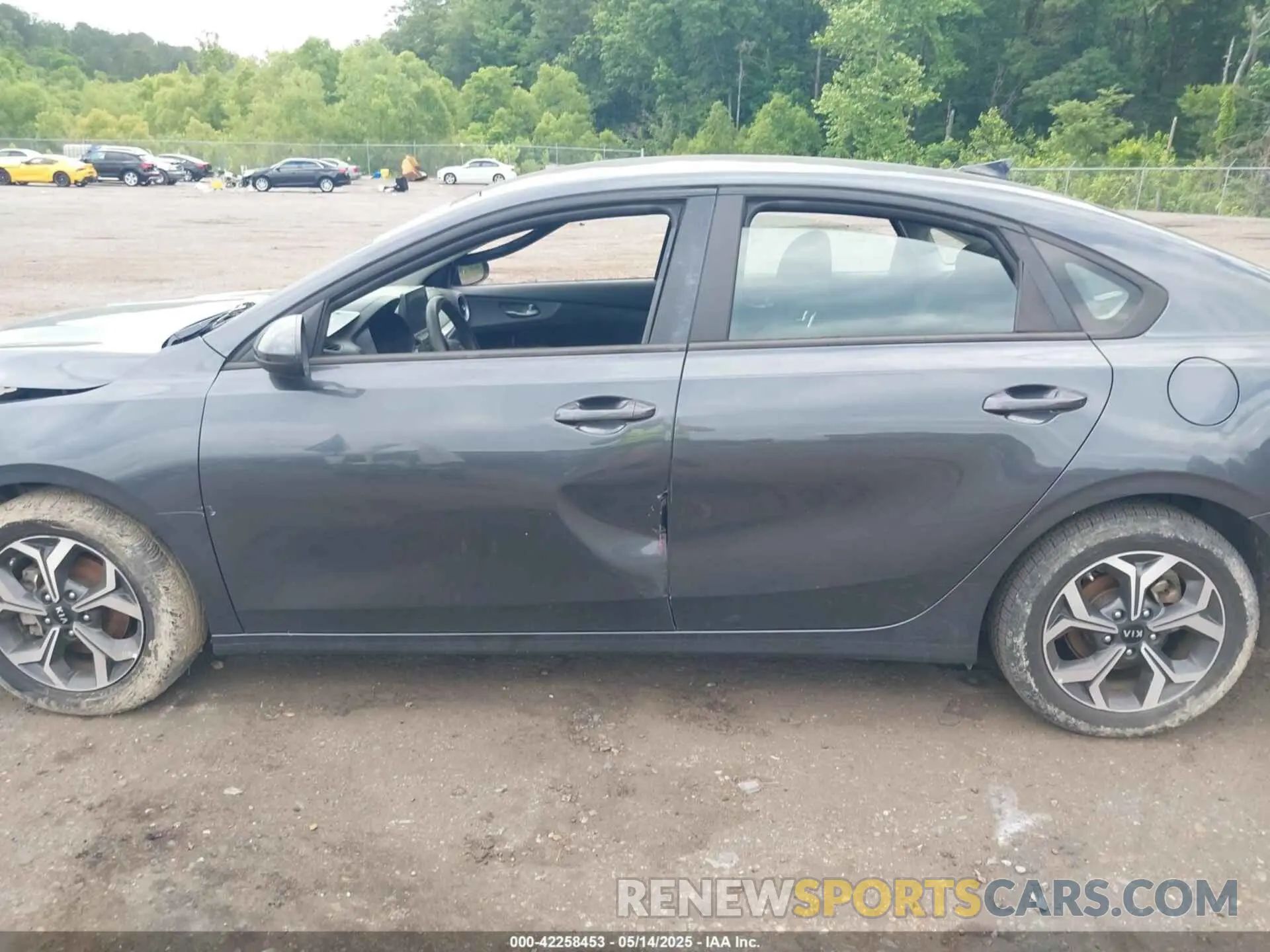 14 fotografías del automóvil dañado 3KPF24AD8ME266540 KIA FORTE 2021