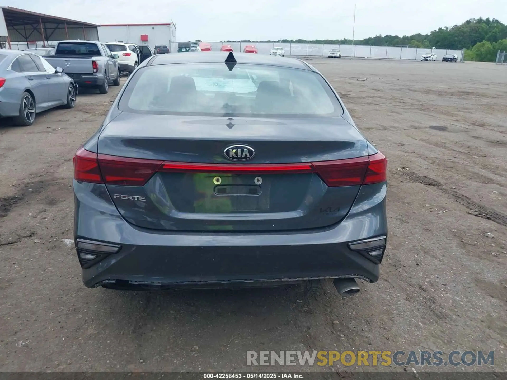 16 fotografías del automóvil dañado 3KPF24AD8ME266540 KIA FORTE 2021