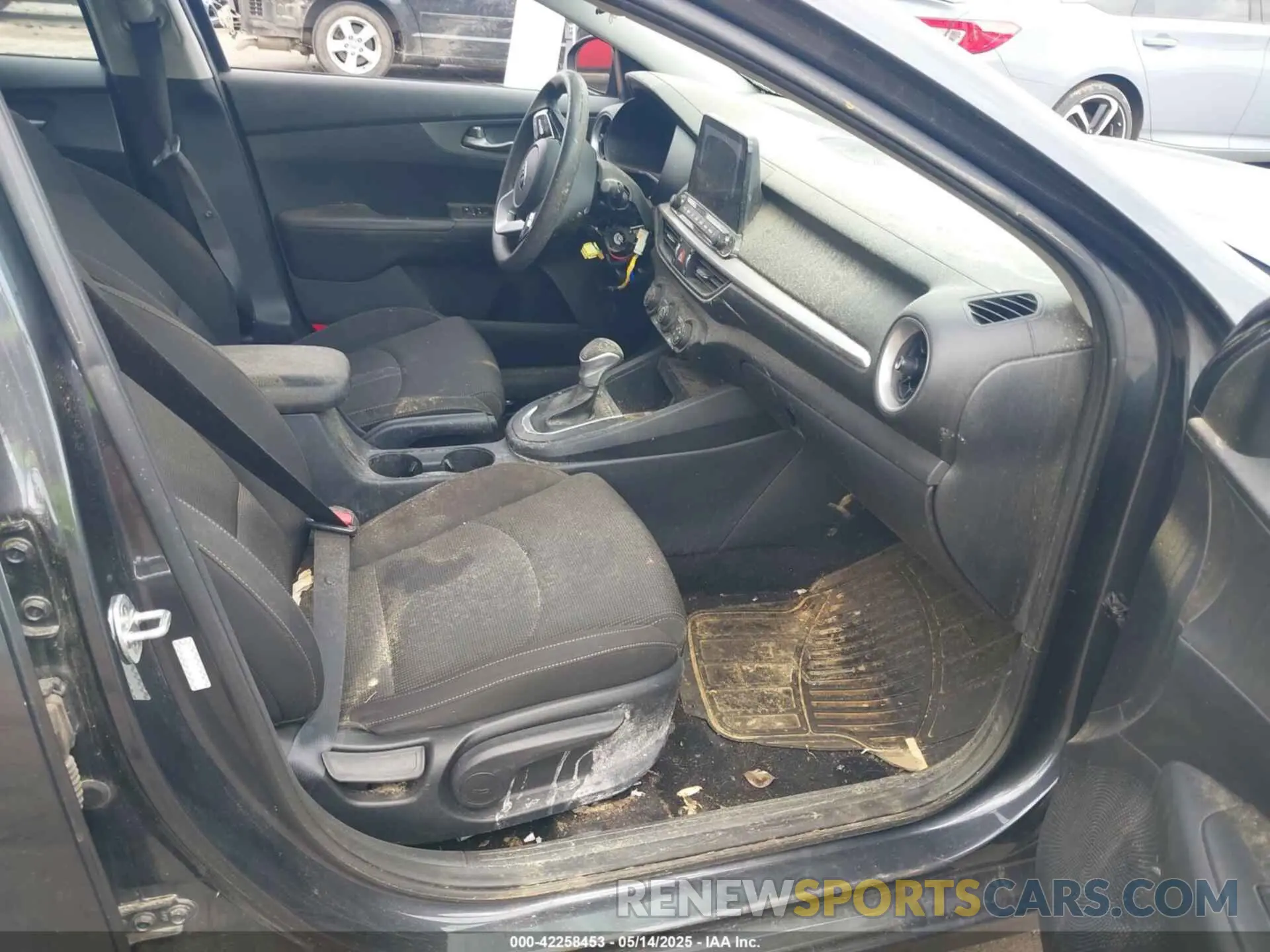 5 fotografías del automóvil dañado 3KPF24AD8ME266540 KIA FORTE 2021