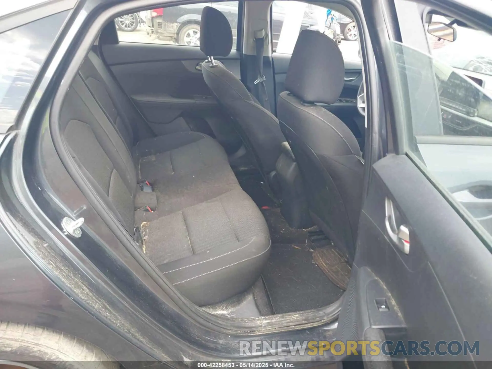8 fotografías del automóvil dañado 3KPF24AD8ME266540 KIA FORTE 2021