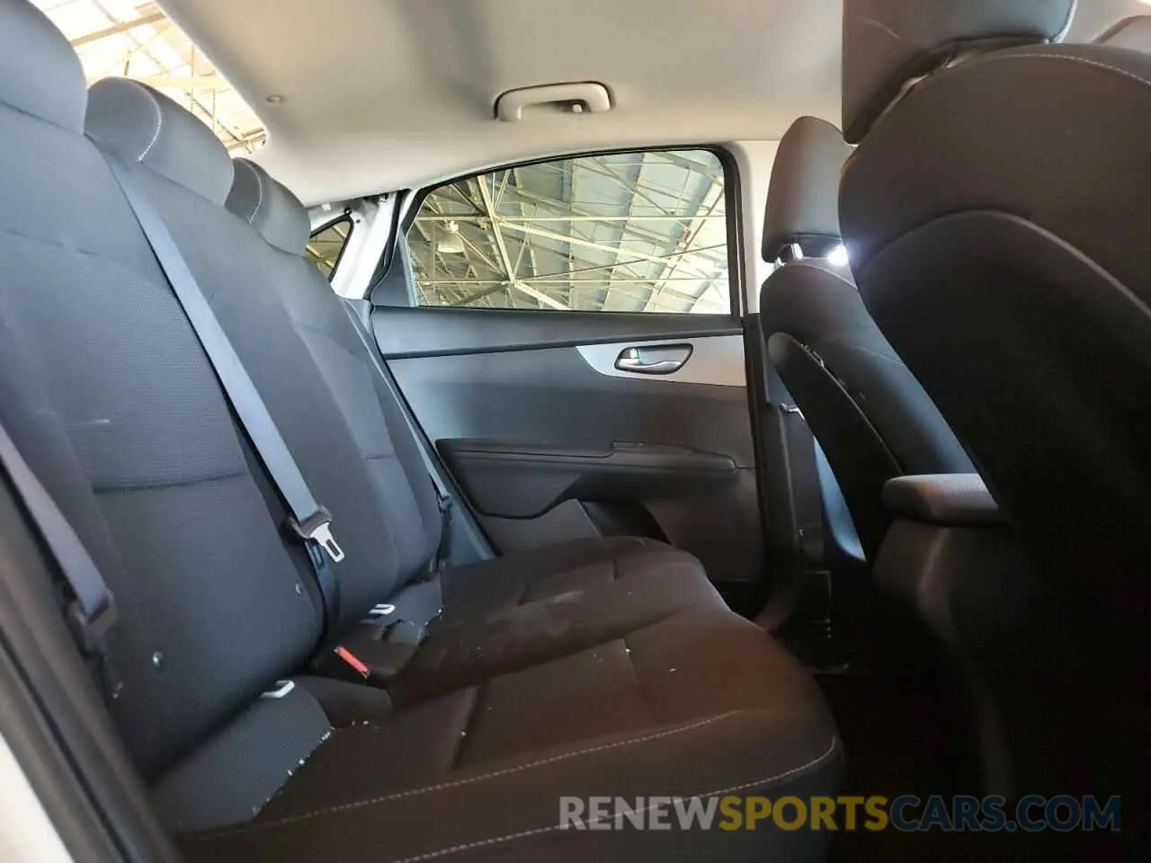 10 fotografías del automóvil dañado 3KPF24AD8ME275965 KIA FORTE 2021