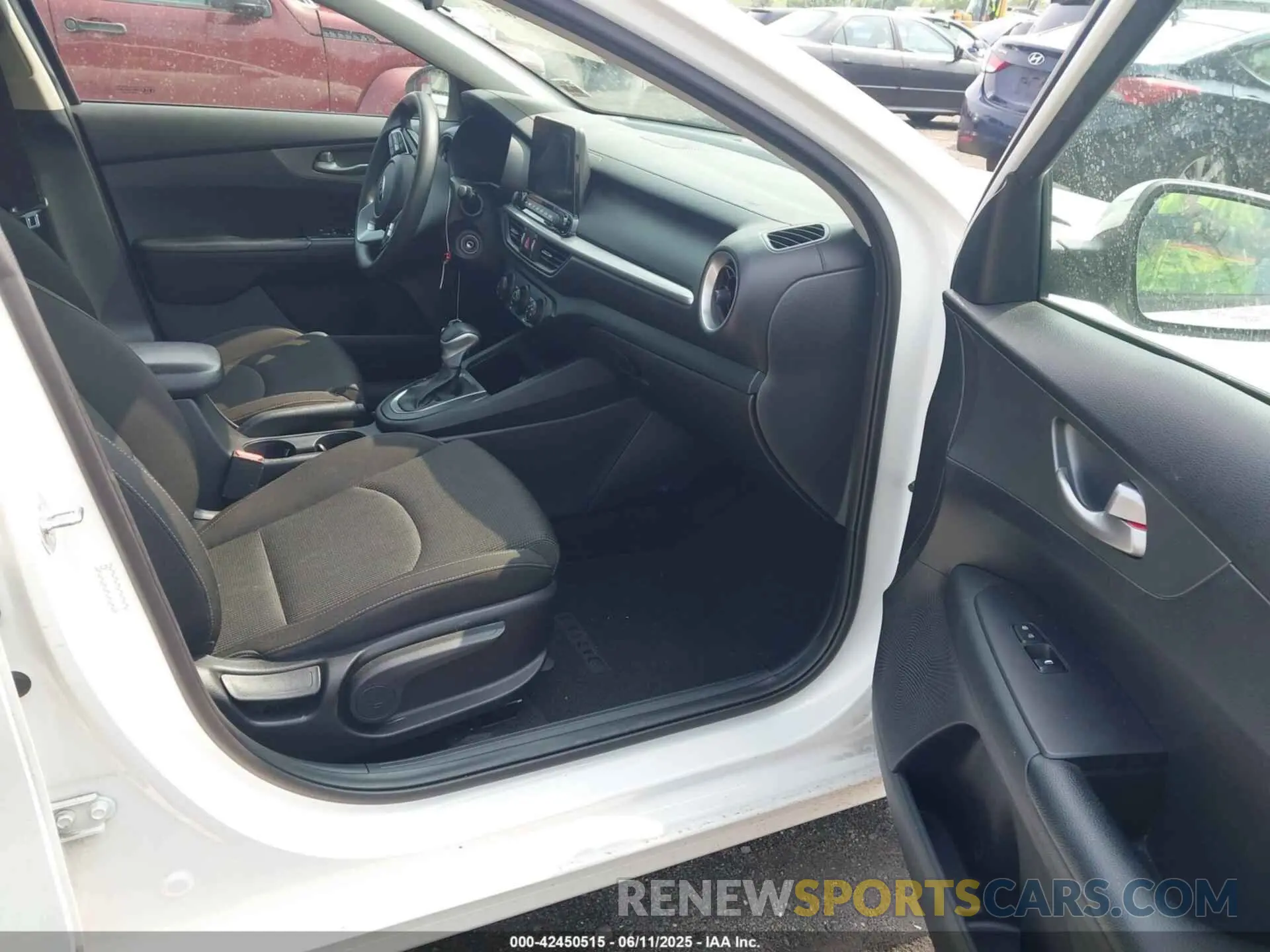 5 fotografías del automóvil dañado 3KPF24AD8ME292779 KIA FORTE 2021