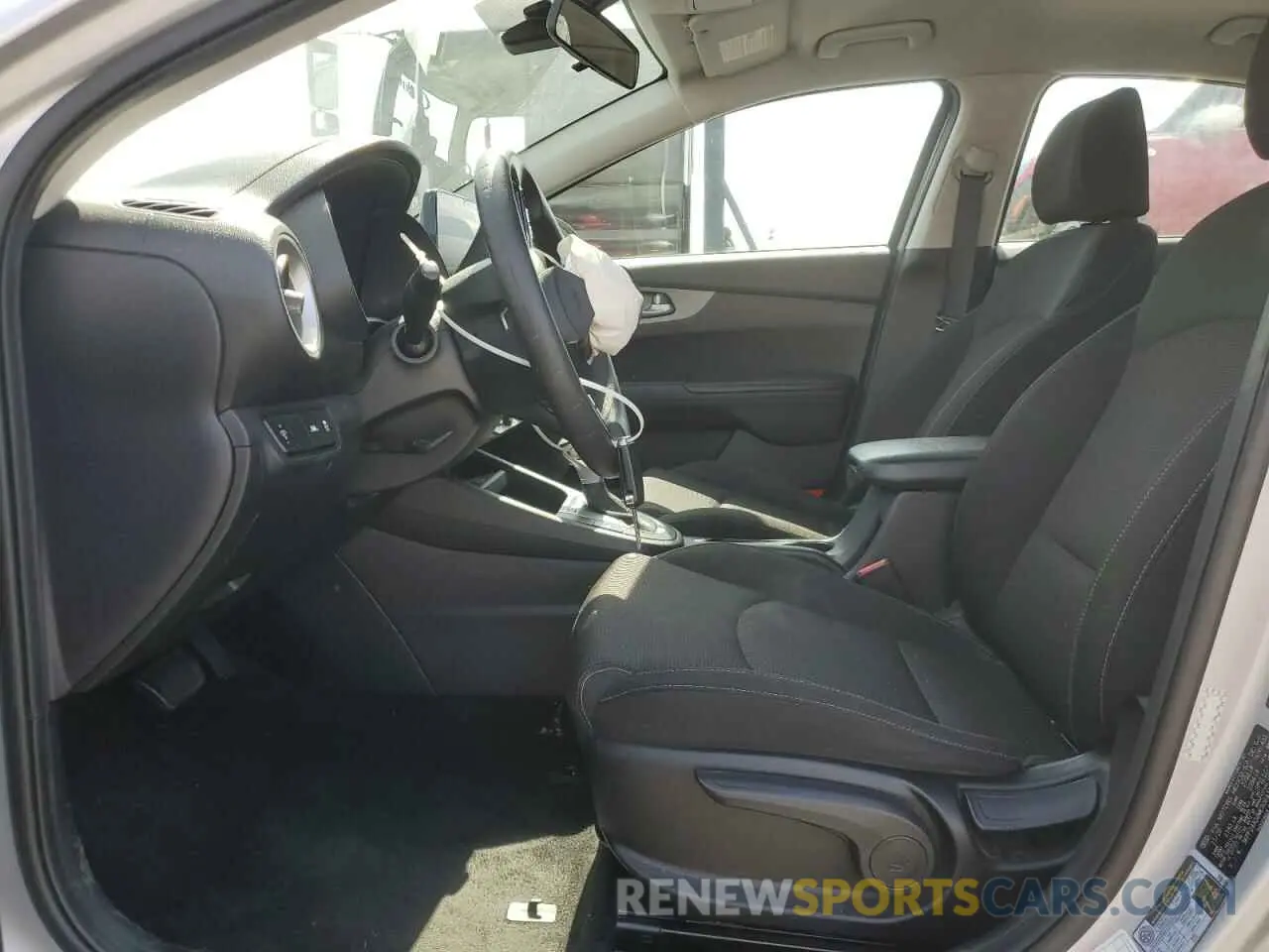 7 fotografías del automóvil dañado 3KPF24AD8ME306471 KIA FORTE 2021