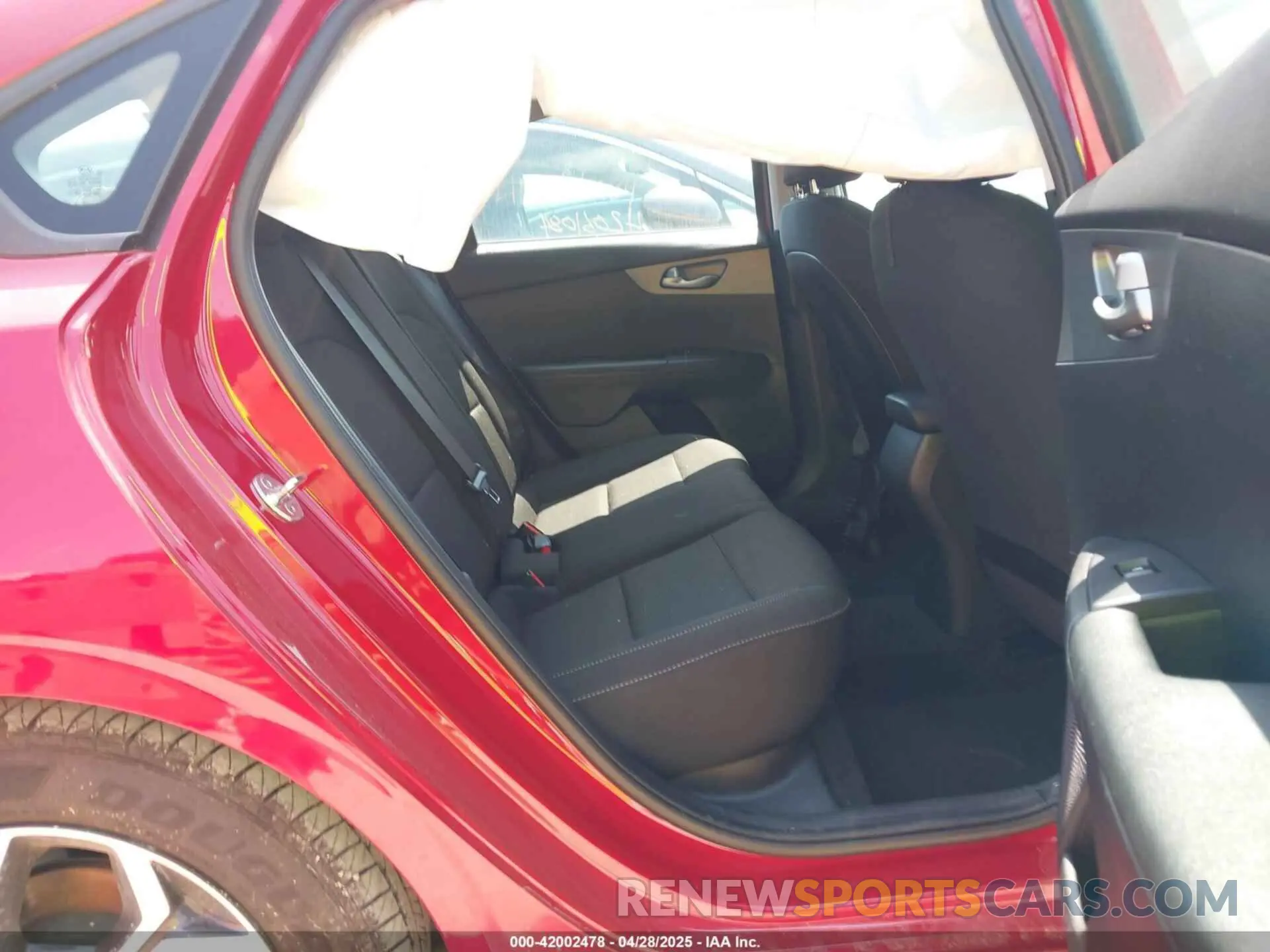 8 fotografías del automóvil dañado 3KPF24AD8ME324601 KIA FORTE 2021
