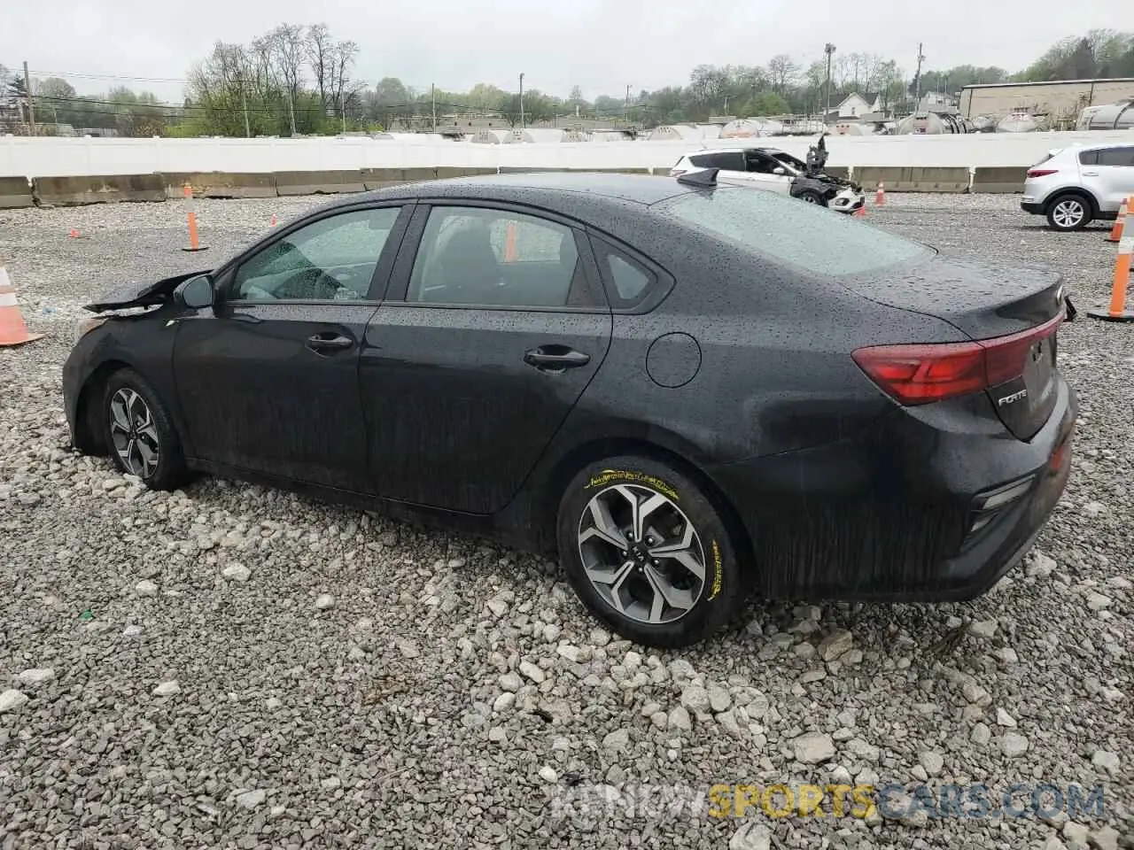 2 fotografías del automóvil dañado 3KPF24AD8ME345979 KIA FORTE 2021