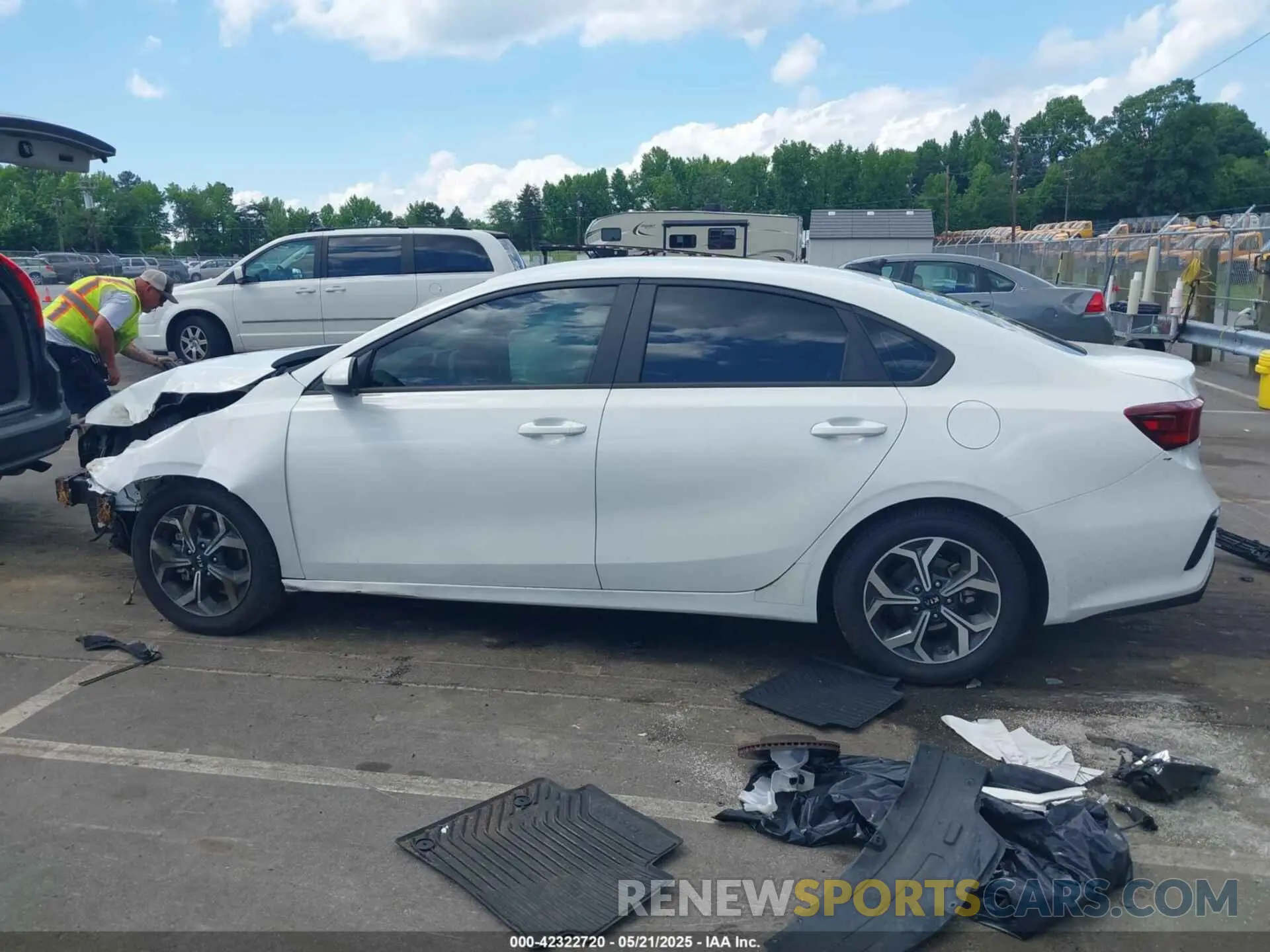 14 fotografías del automóvil dañado 3KPF24AD8ME394275 KIA FORTE 2021