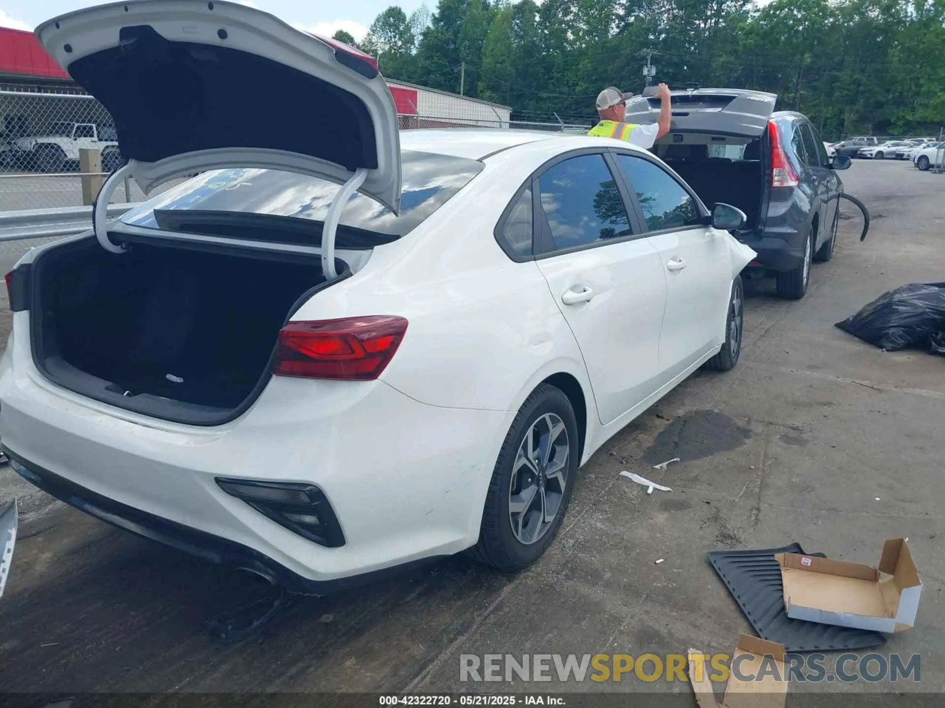 4 fotografías del automóvil dañado 3KPF24AD8ME394275 KIA FORTE 2021