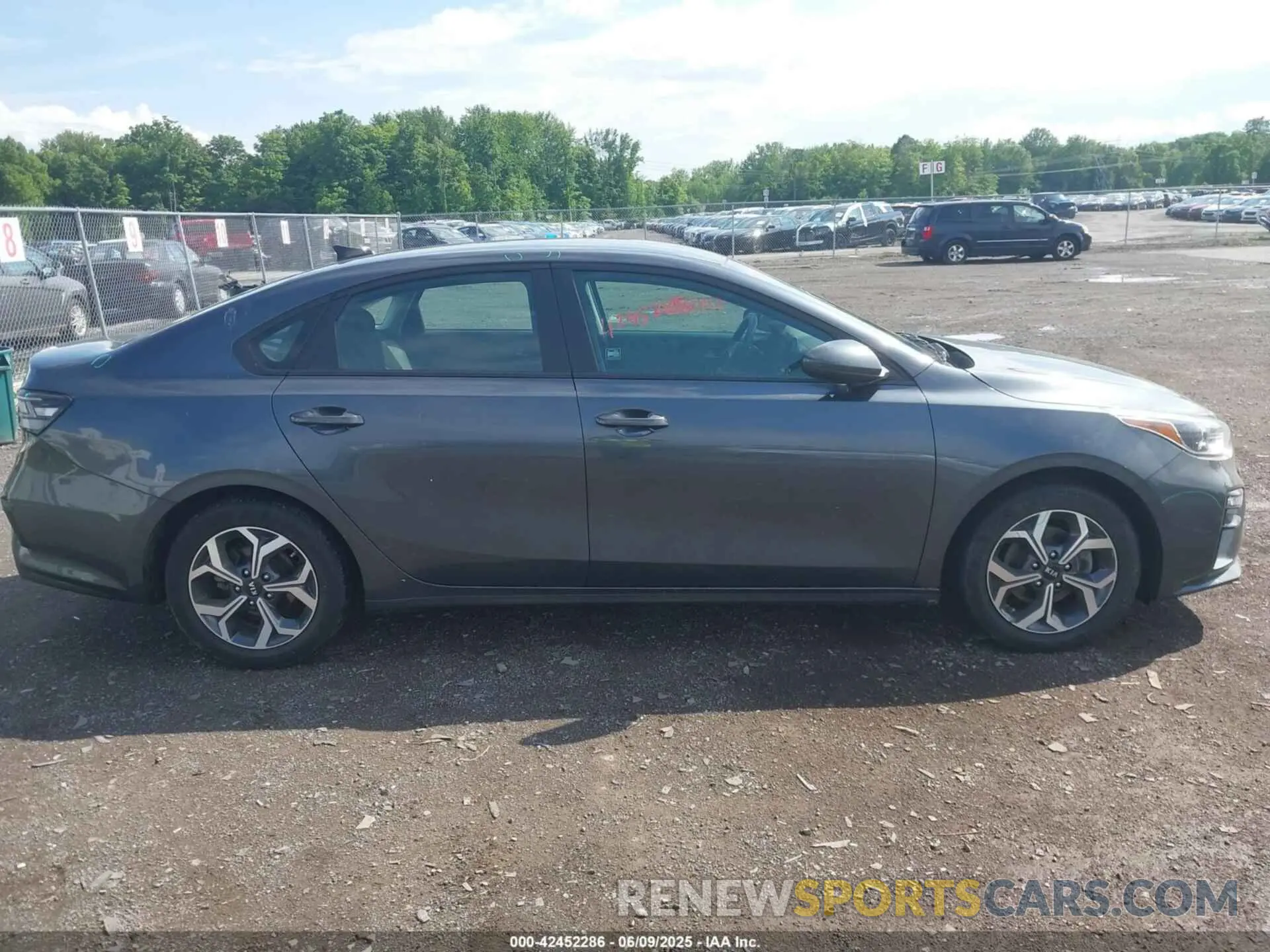 13 fotografías del automóvil dañado 3KPF24AD9ME274324 KIA FORTE 2021