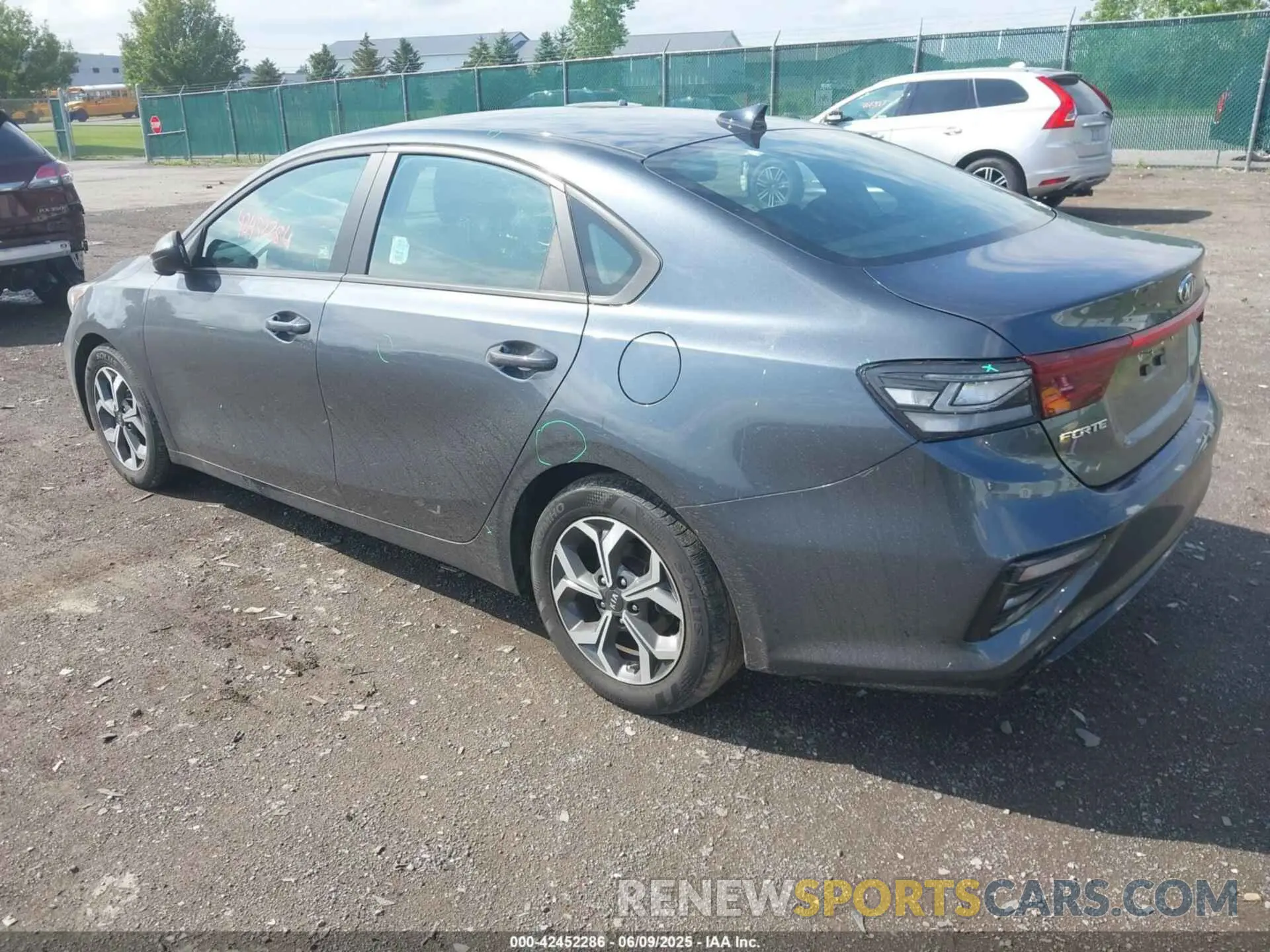 3 fotografías del automóvil dañado 3KPF24AD9ME274324 KIA FORTE 2021