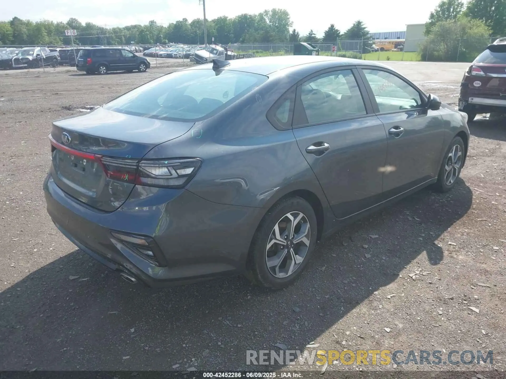4 fotografías del automóvil dañado 3KPF24AD9ME274324 KIA FORTE 2021