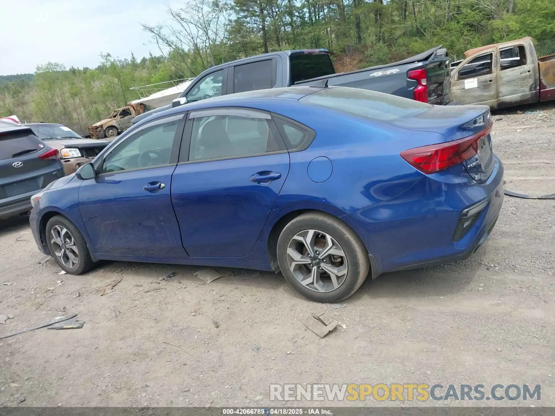 14 fotografías del automóvil dañado 3KPF24AD9ME320220 KIA FORTE 2021