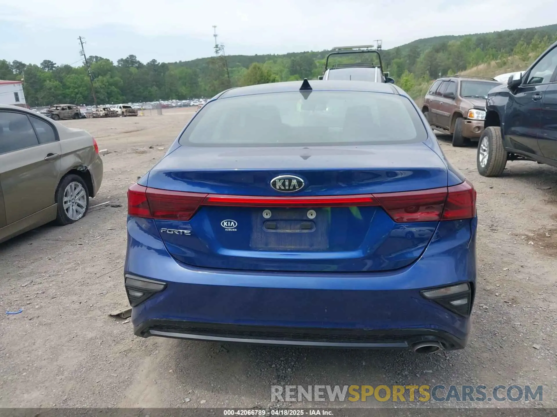 16 fotografías del automóvil dañado 3KPF24AD9ME320220 KIA FORTE 2021