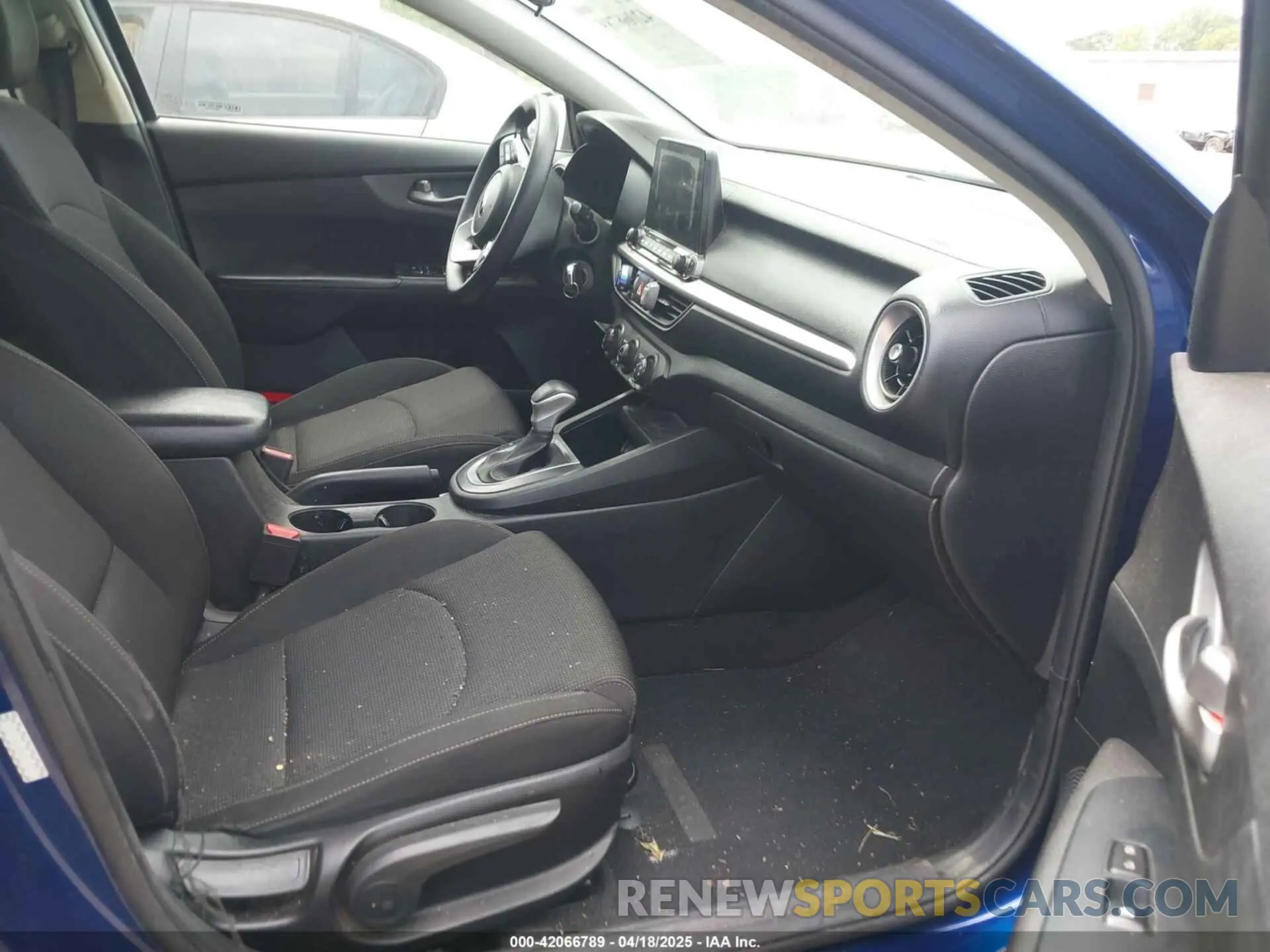 5 fotografías del automóvil dañado 3KPF24AD9ME320220 KIA FORTE 2021