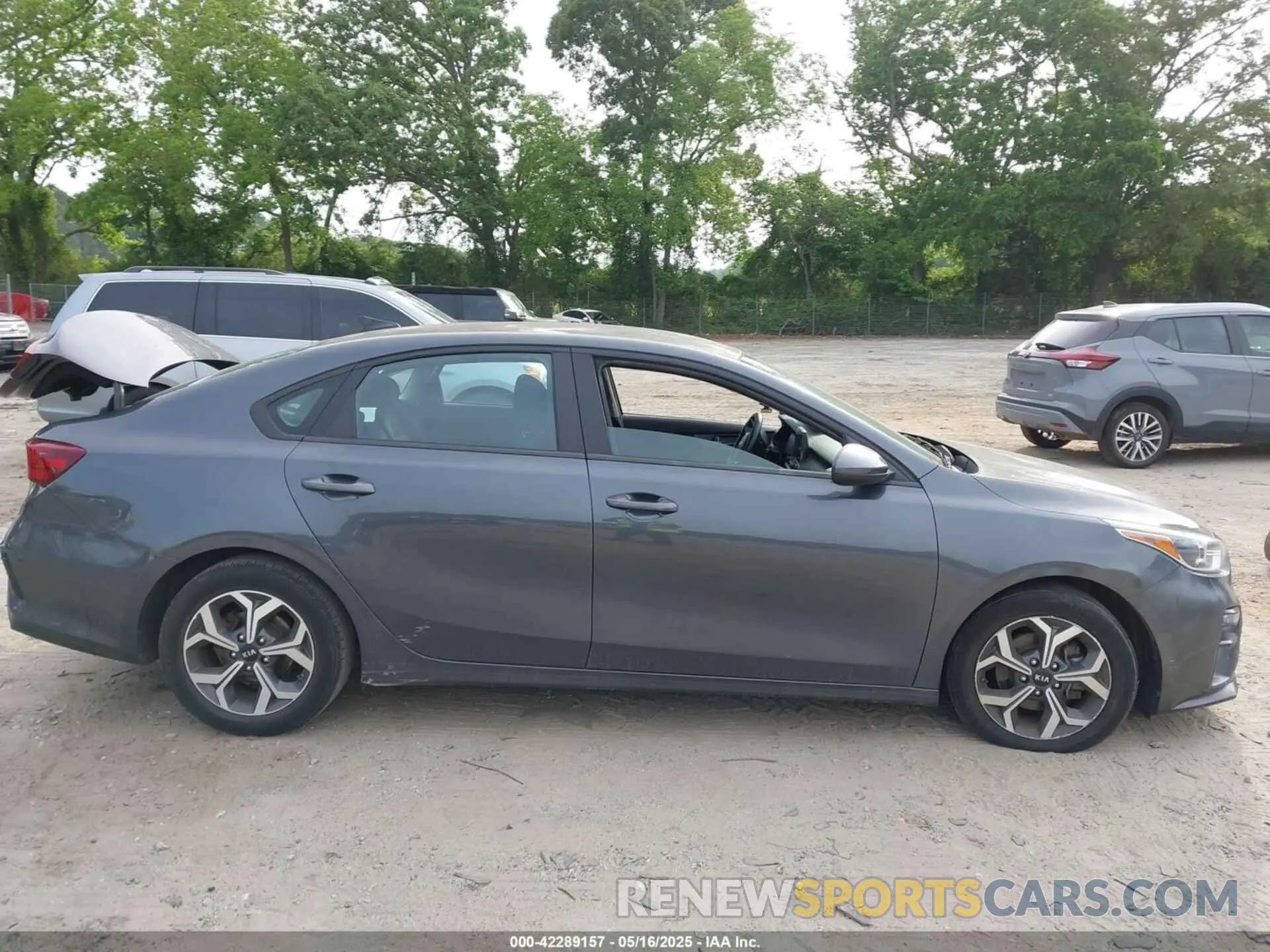 12 fotografías del automóvil dañado 3KPF24AD9ME347076 KIA FORTE 2021
