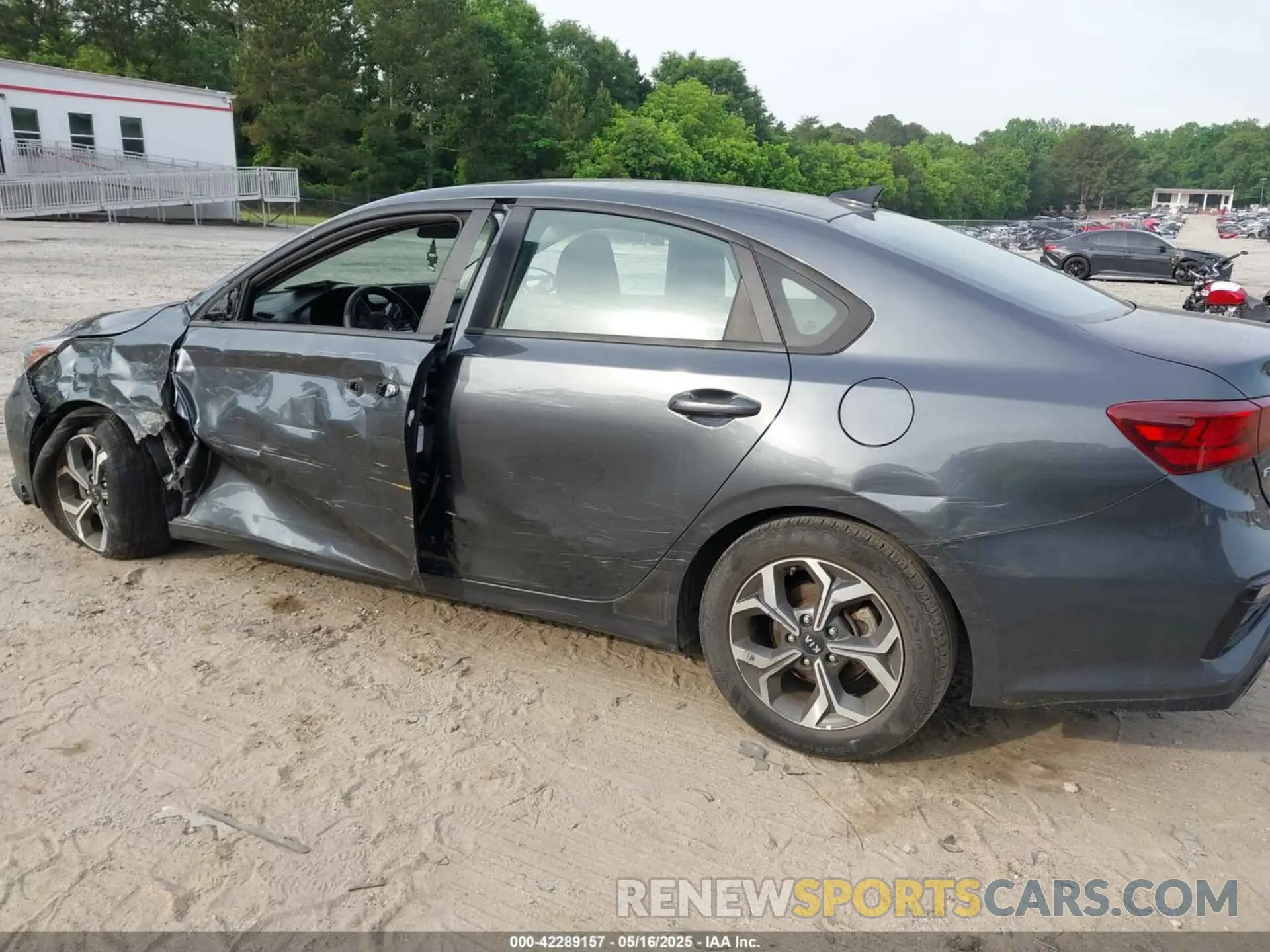 16 fotografías del automóvil dañado 3KPF24AD9ME347076 KIA FORTE 2021