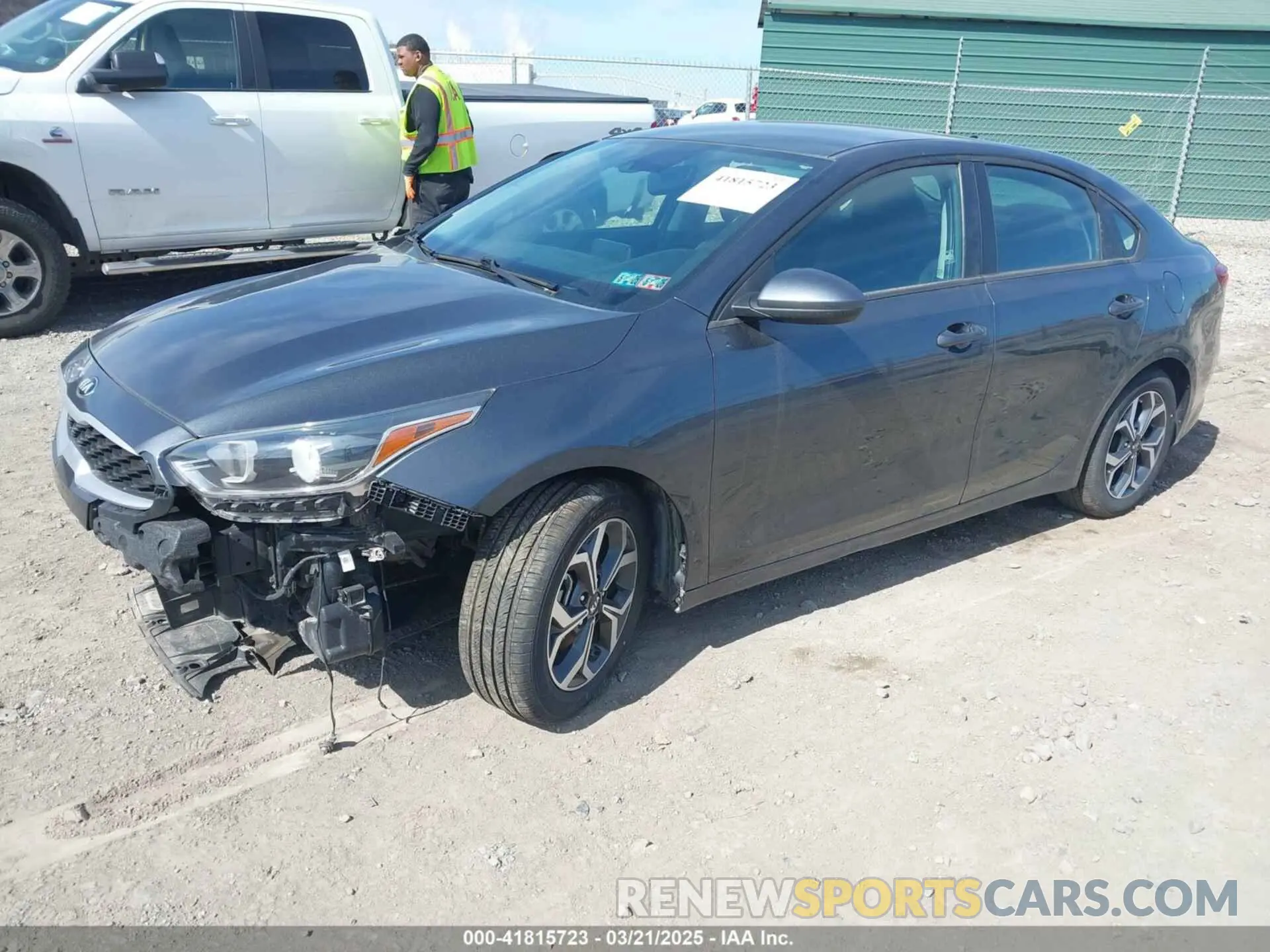 2 fotografías del automóvil dañado 3KPF24AD9ME409155 KIA FORTE 2021