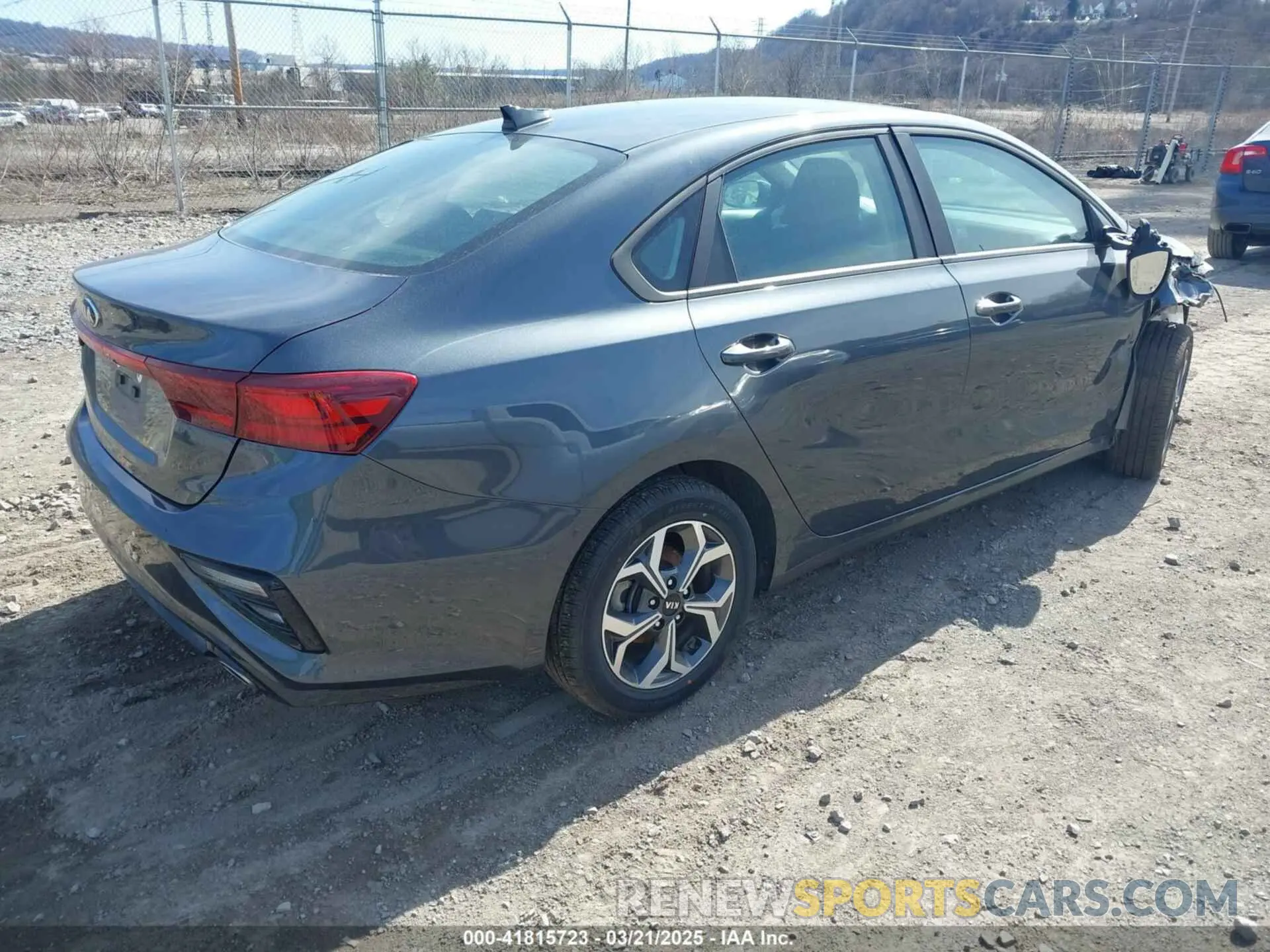 4 fotografías del automóvil dañado 3KPF24AD9ME409155 KIA FORTE 2021