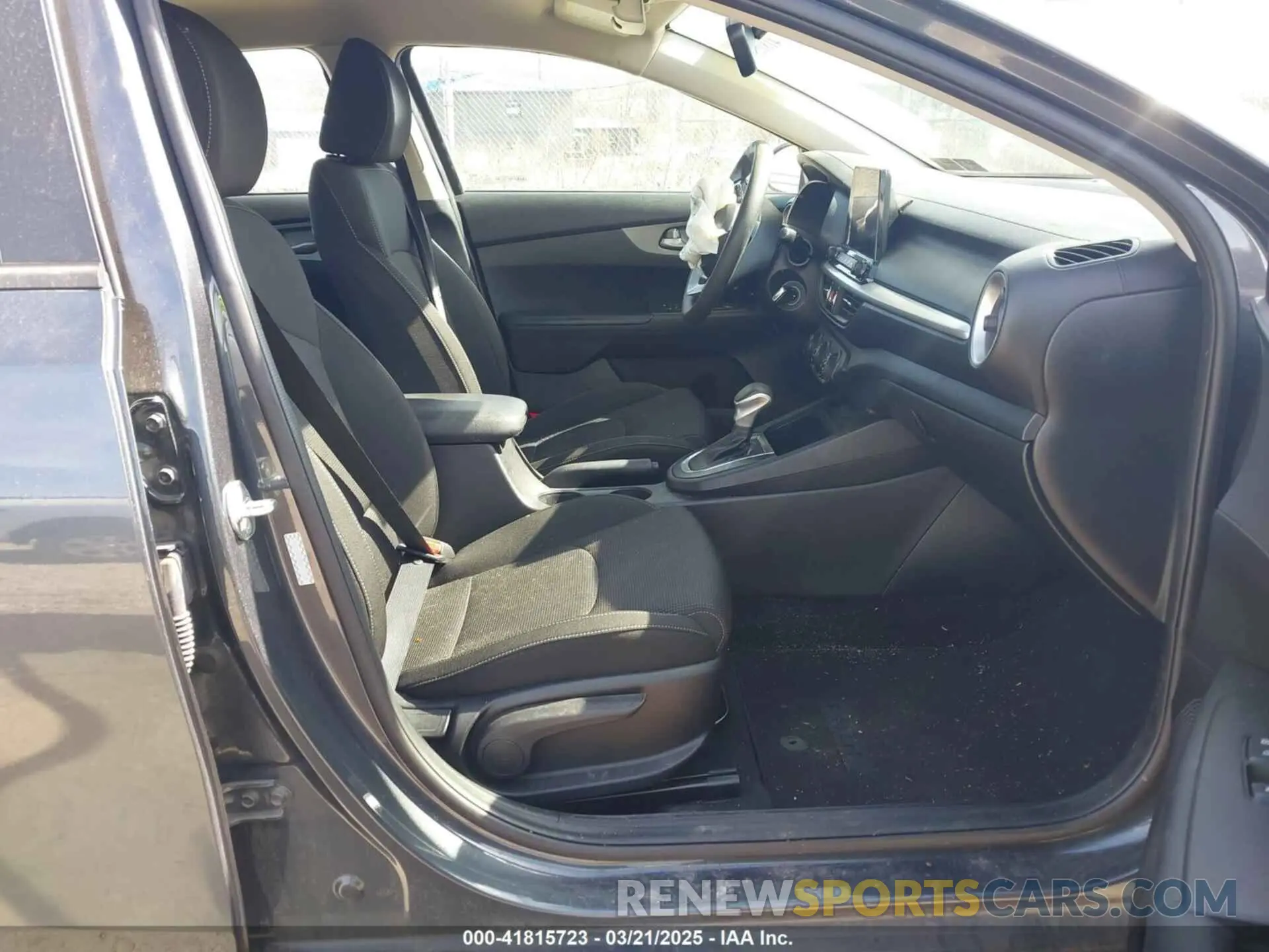 5 fotografías del automóvil dañado 3KPF24AD9ME409155 KIA FORTE 2021