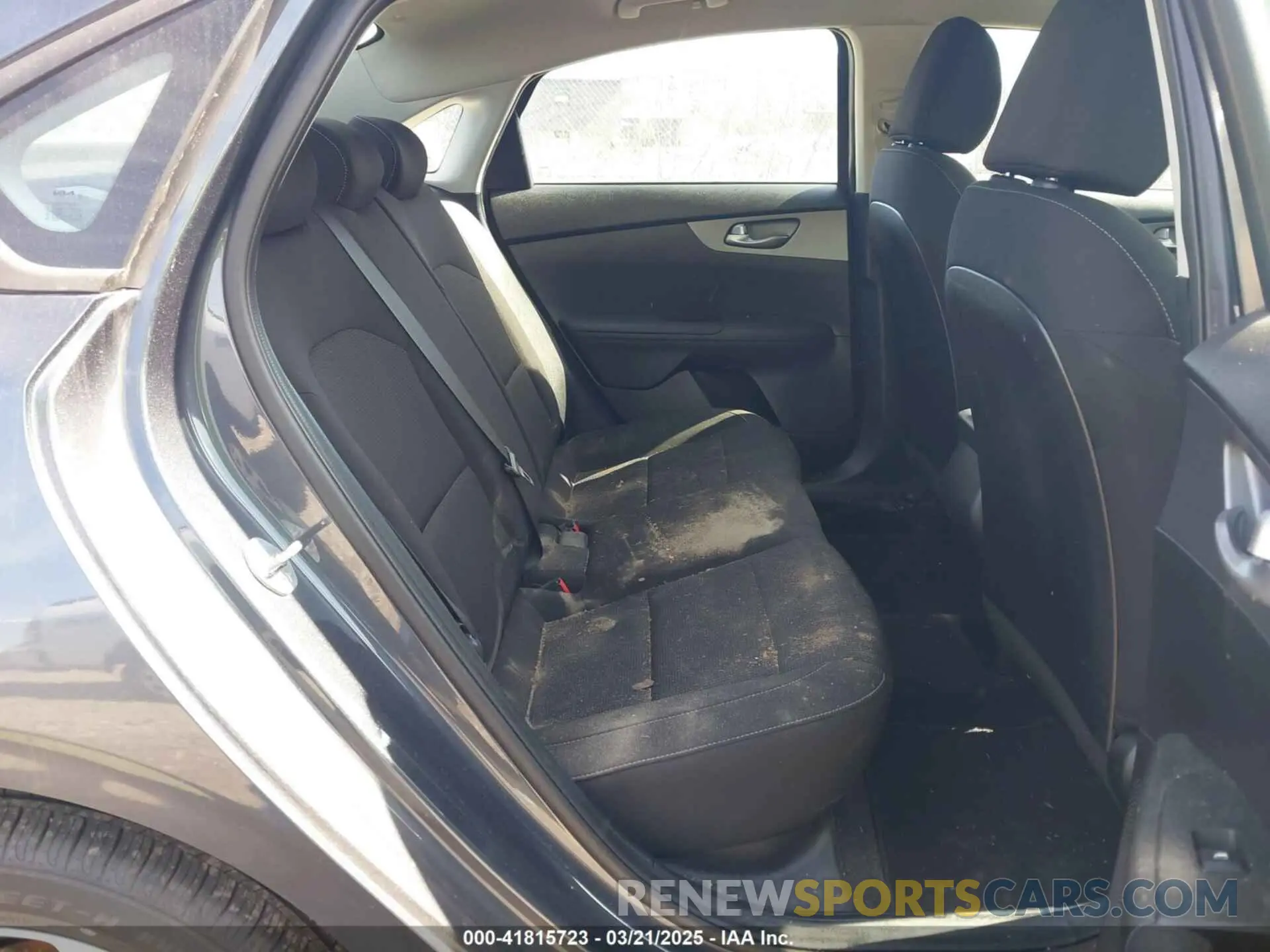 8 fotografías del automóvil dañado 3KPF24AD9ME409155 KIA FORTE 2021