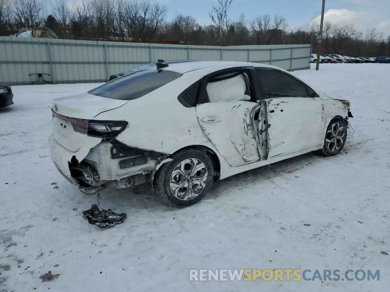 3 fotografías del automóvil dañado 3KPF24ADXME298602 KIA FORTE 2021