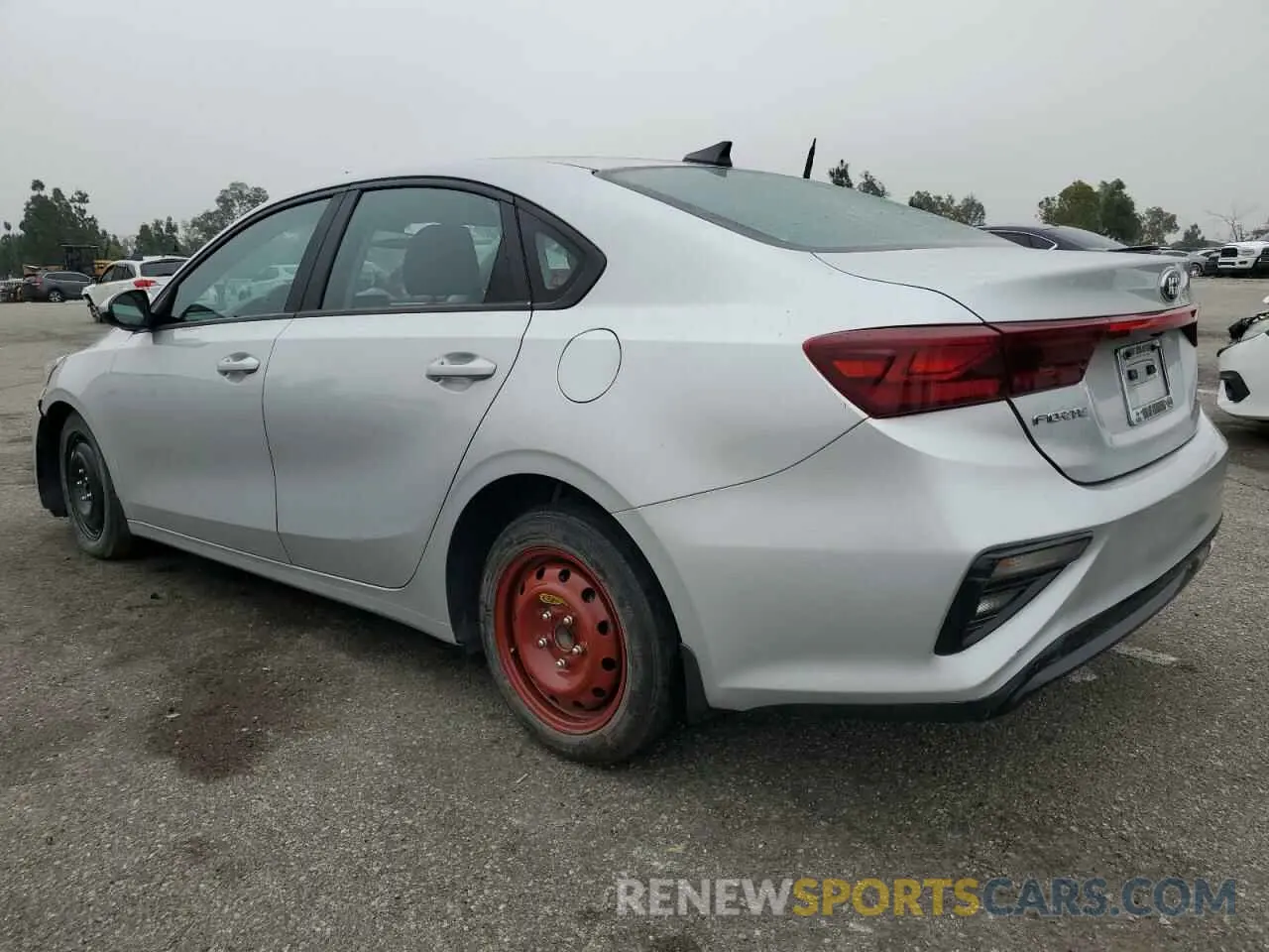 2 fotografías del automóvil dañado 3KPF24ADXME315673 KIA FORTE 2021