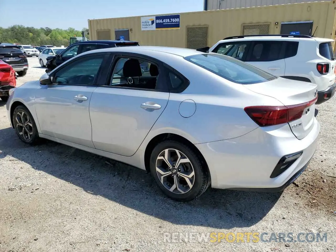 2 fotografías del automóvil dañado 3KPF24ADXME319495 KIA FORTE 2021