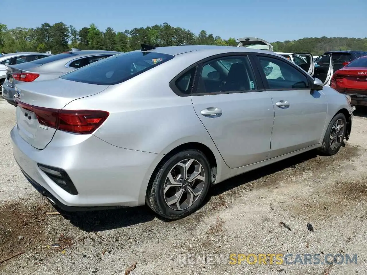 3 fotografías del automóvil dañado 3KPF24ADXME319495 KIA FORTE 2021