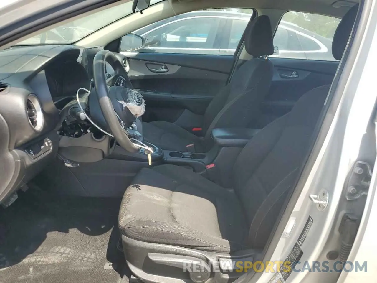 7 fotografías del automóvil dañado 3KPF24ADXME319495 KIA FORTE 2021