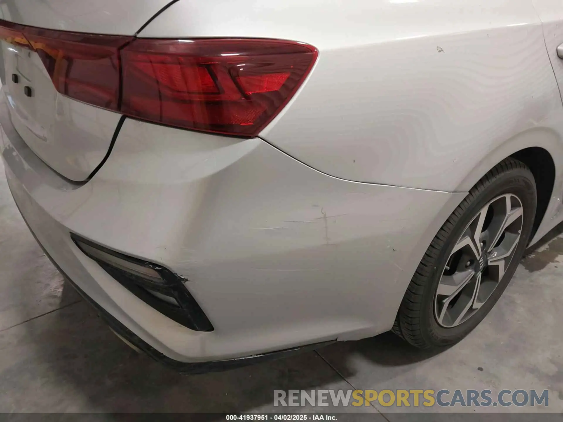 17 fotografías del automóvil dañado 3KPF24ADXME336362 KIA FORTE 2021