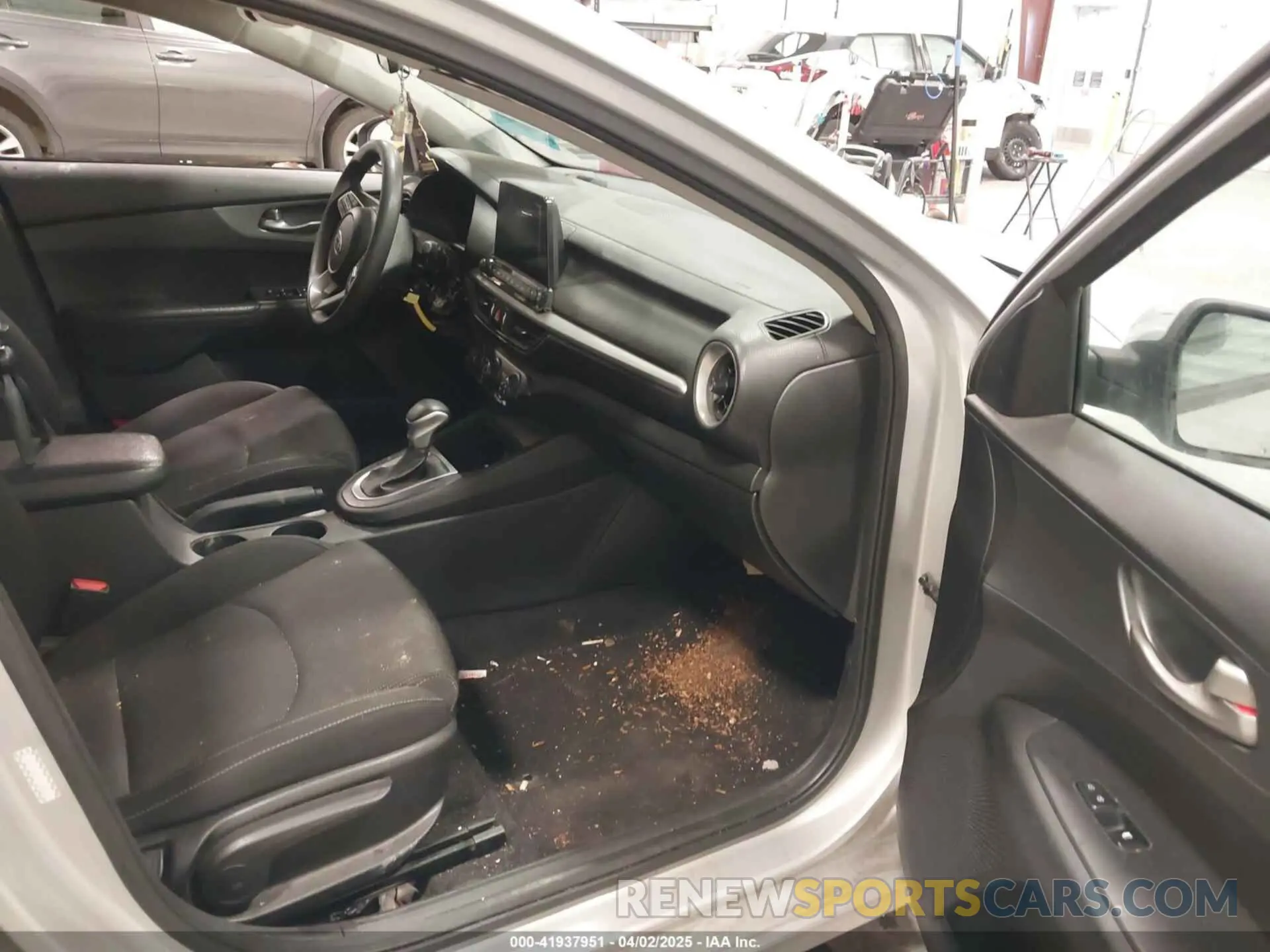 5 fotografías del automóvil dañado 3KPF24ADXME336362 KIA FORTE 2021
