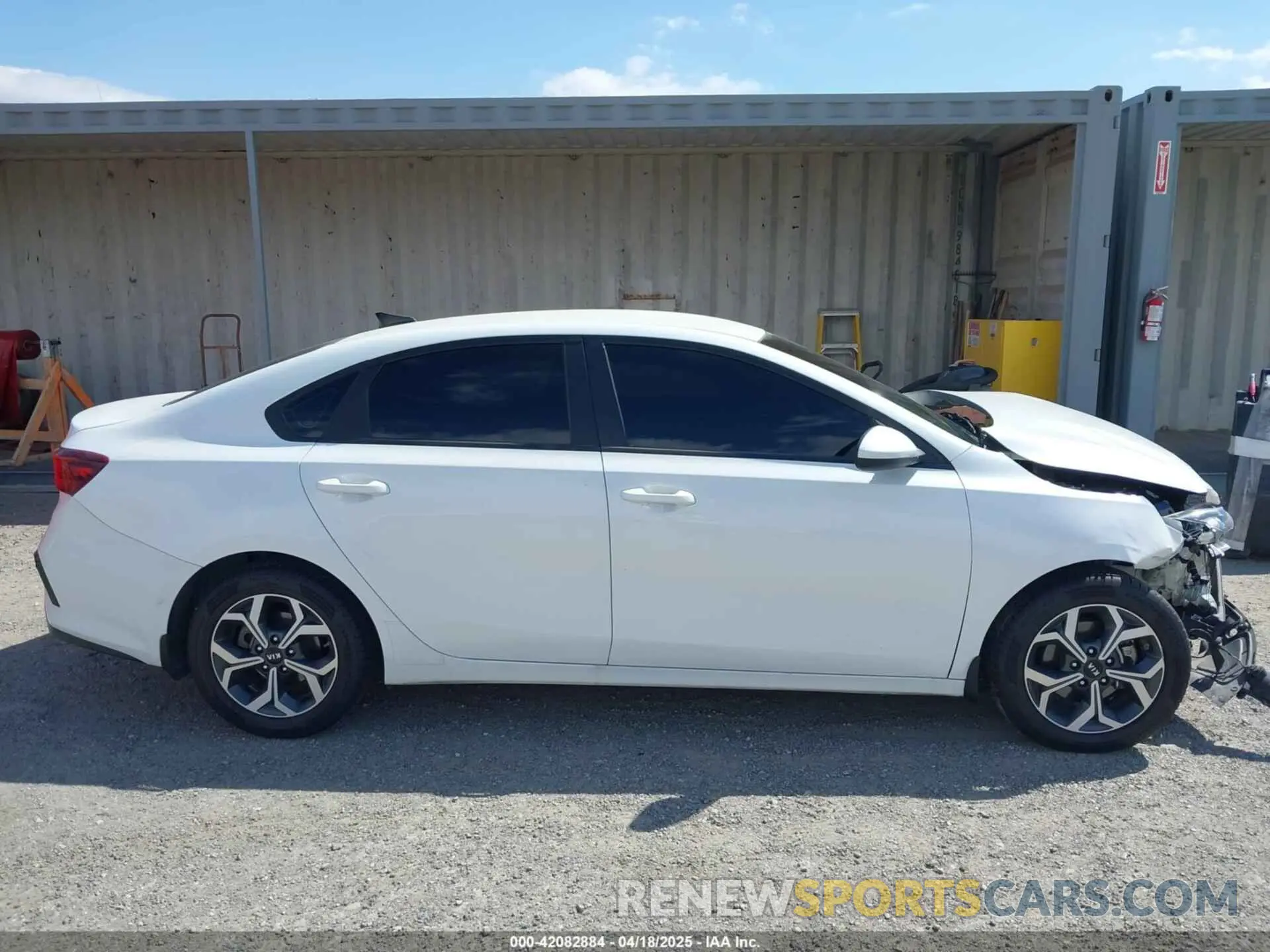 13 fotografías del automóvil dañado 3KPF24ADXME348303 KIA FORTE 2021
