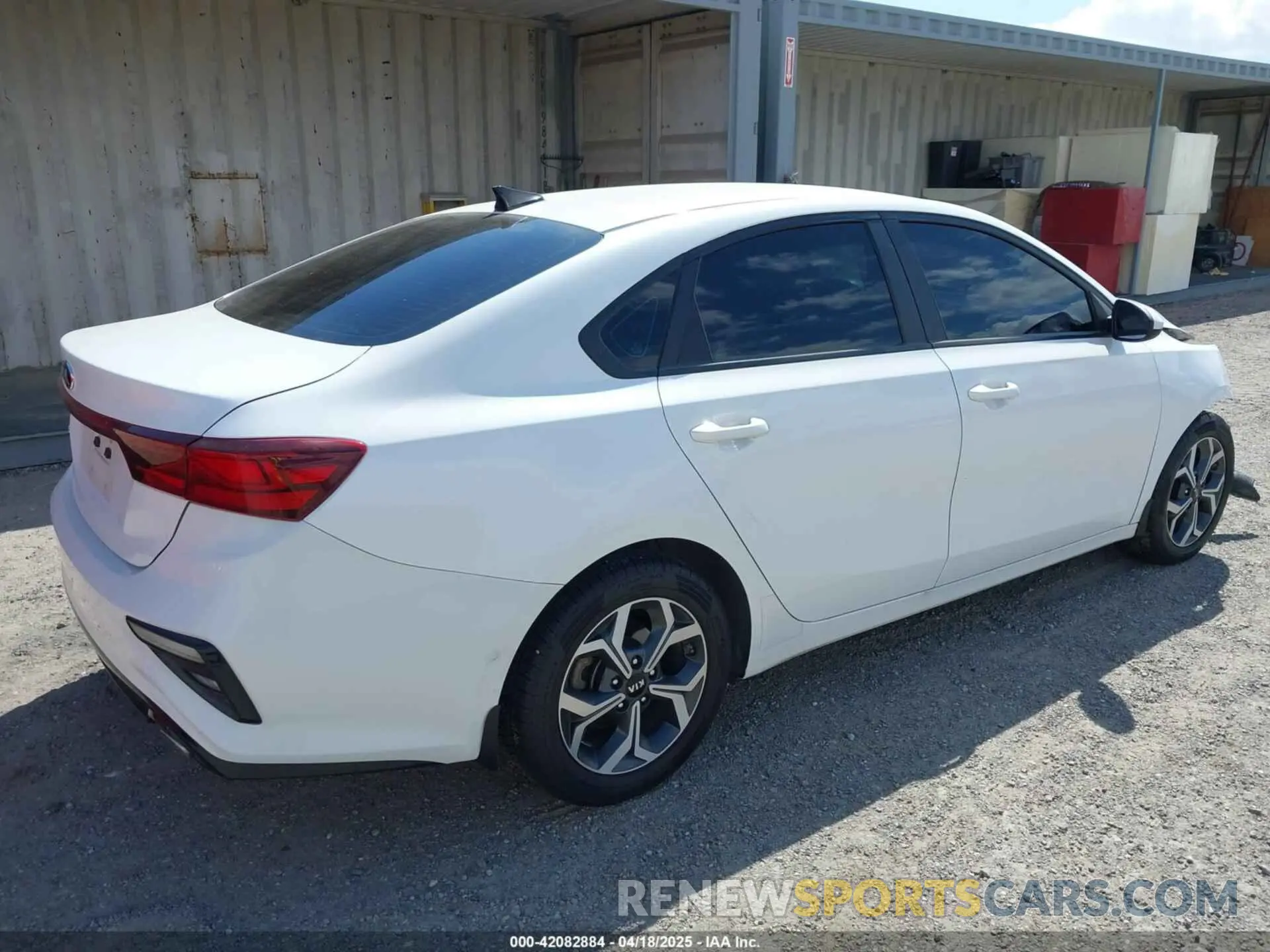 4 fotografías del automóvil dañado 3KPF24ADXME348303 KIA FORTE 2021