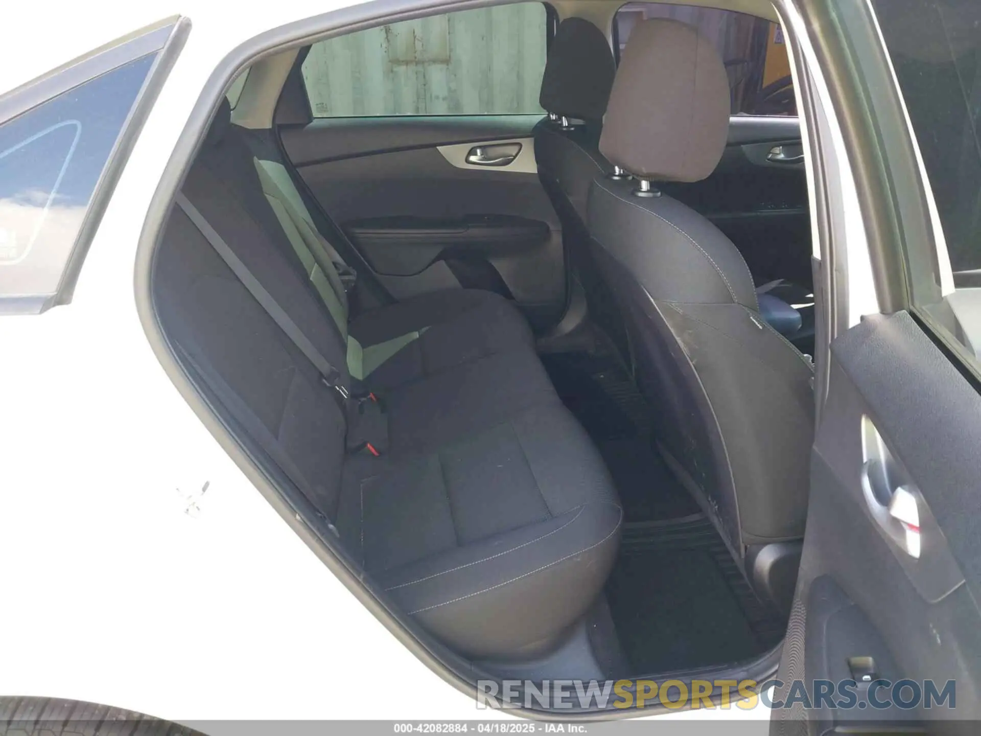 8 fotografías del automóvil dañado 3KPF24ADXME348303 KIA FORTE 2021