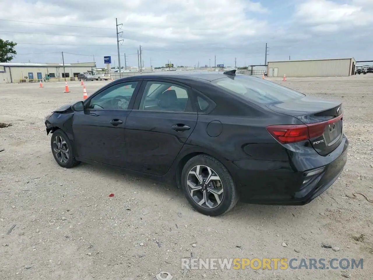 2 fotografías del automóvil dañado 3KPF24ADXME348964 KIA FORTE 2021