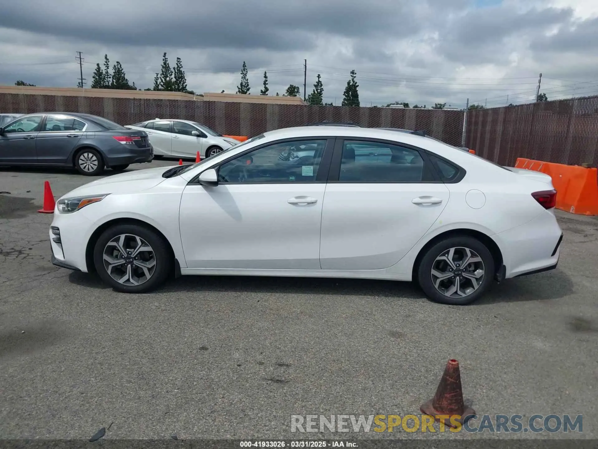 14 fotografías del automóvil dañado 3KPF24ADXME368874 KIA FORTE 2021