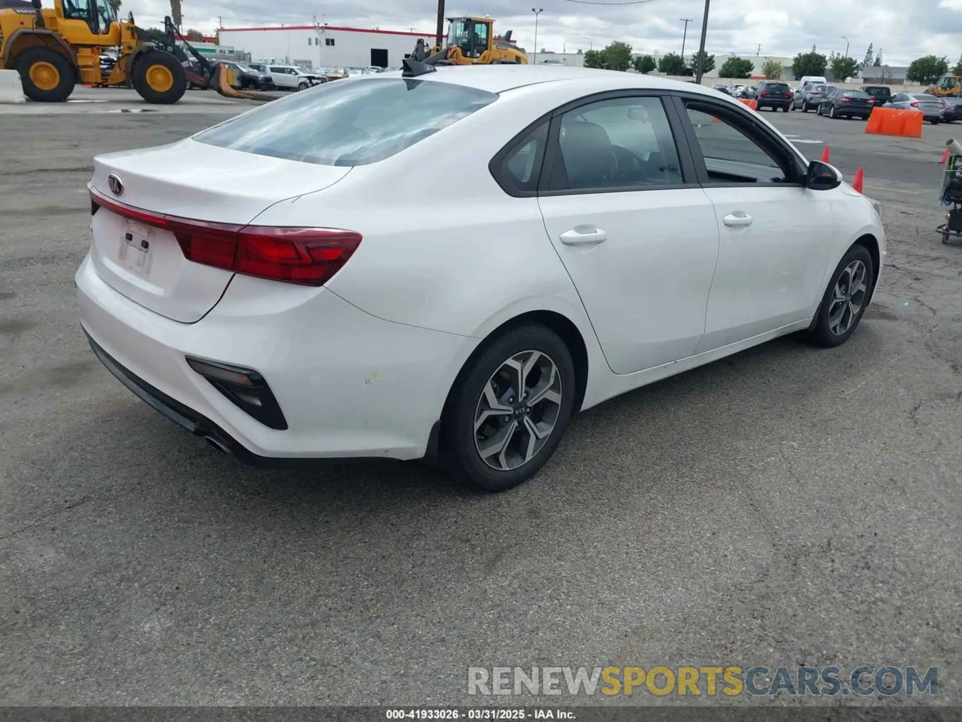 4 fotografías del automóvil dañado 3KPF24ADXME368874 KIA FORTE 2021