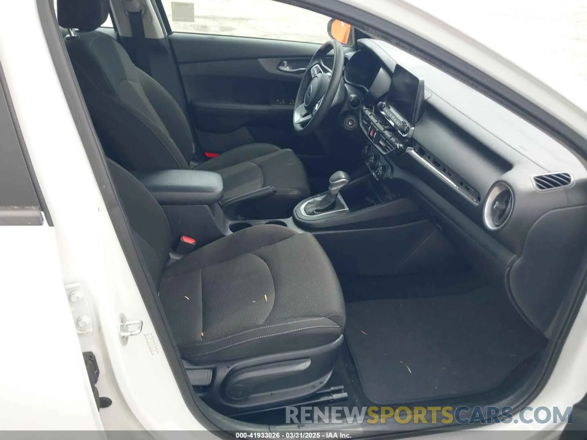 5 fotografías del automóvil dañado 3KPF24ADXME368874 KIA FORTE 2021