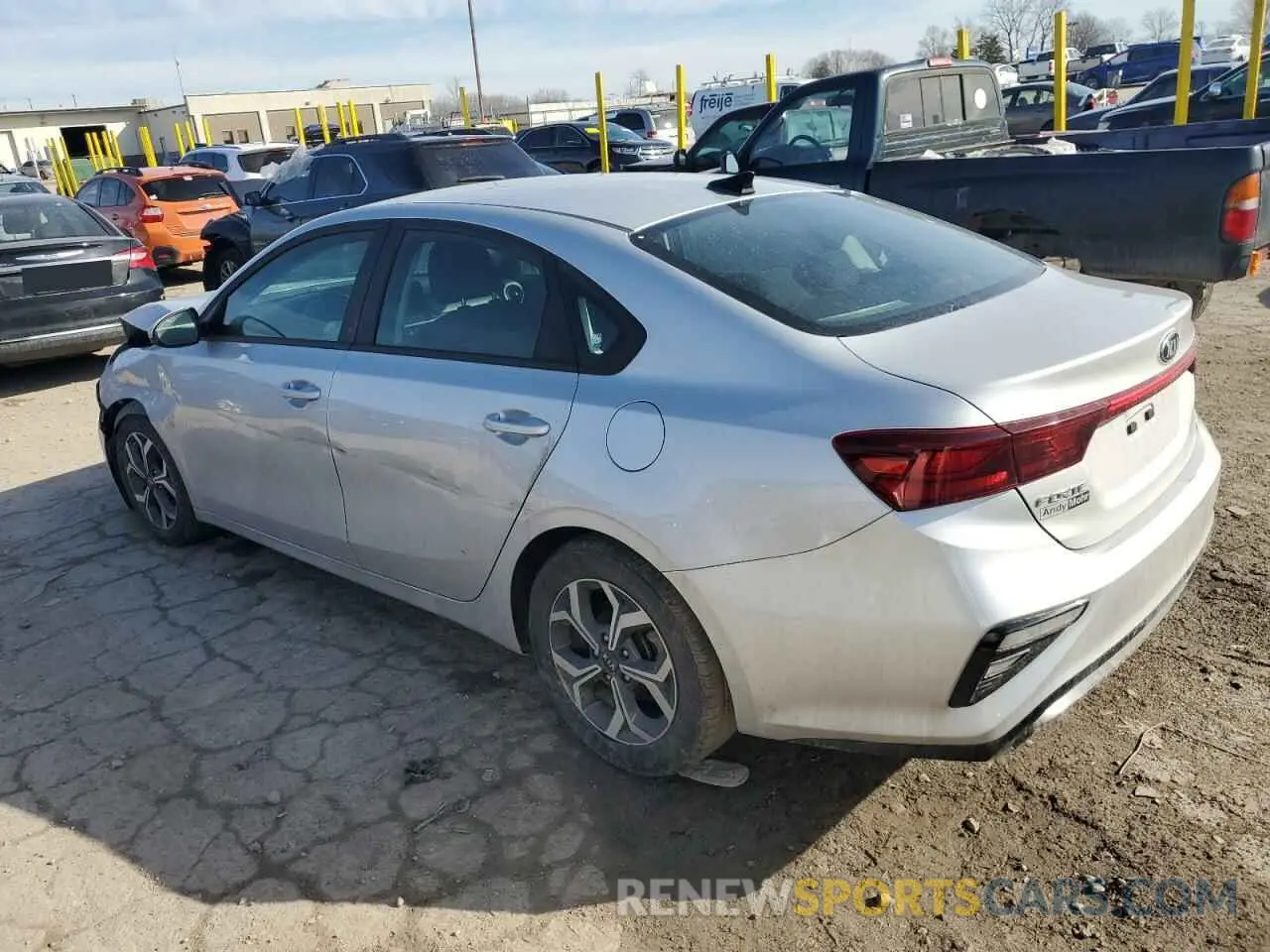 2 fotografías del automóvil dañado 3KPF24ADXME378045 KIA FORTE 2021