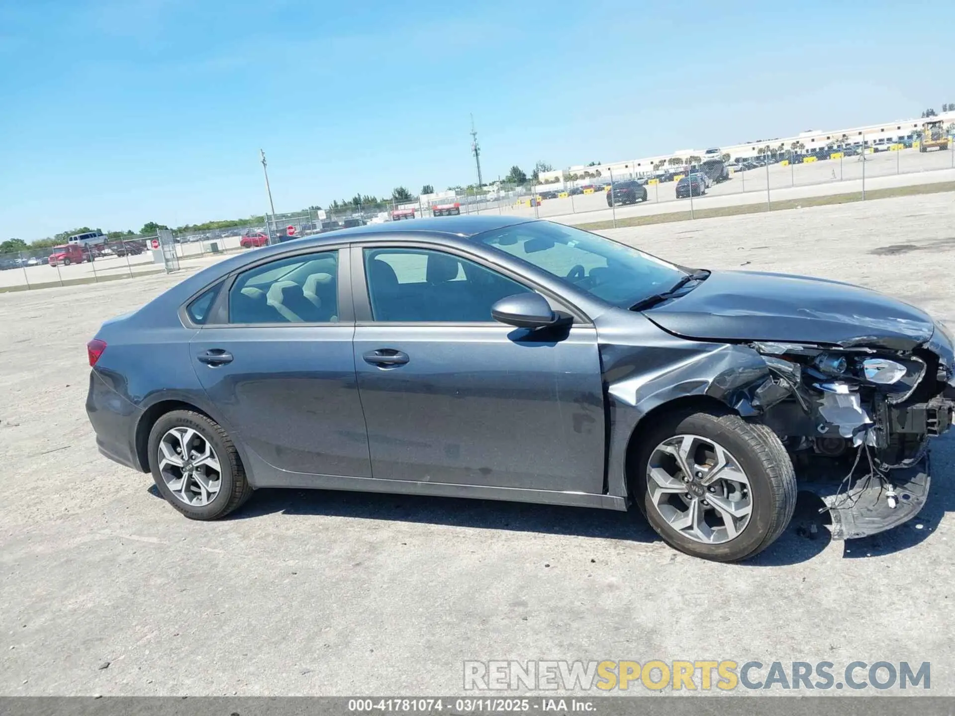 13 fotografías del automóvil dañado 3KPF24ADXME379728 KIA FORTE 2021