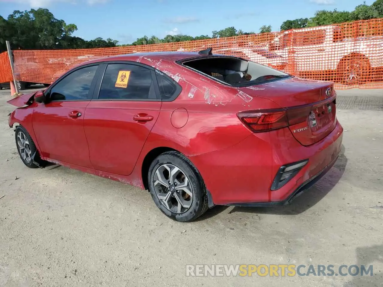 2 fotografías del automóvil dañado 3KPF24ADXME383794 KIA FORTE 2021