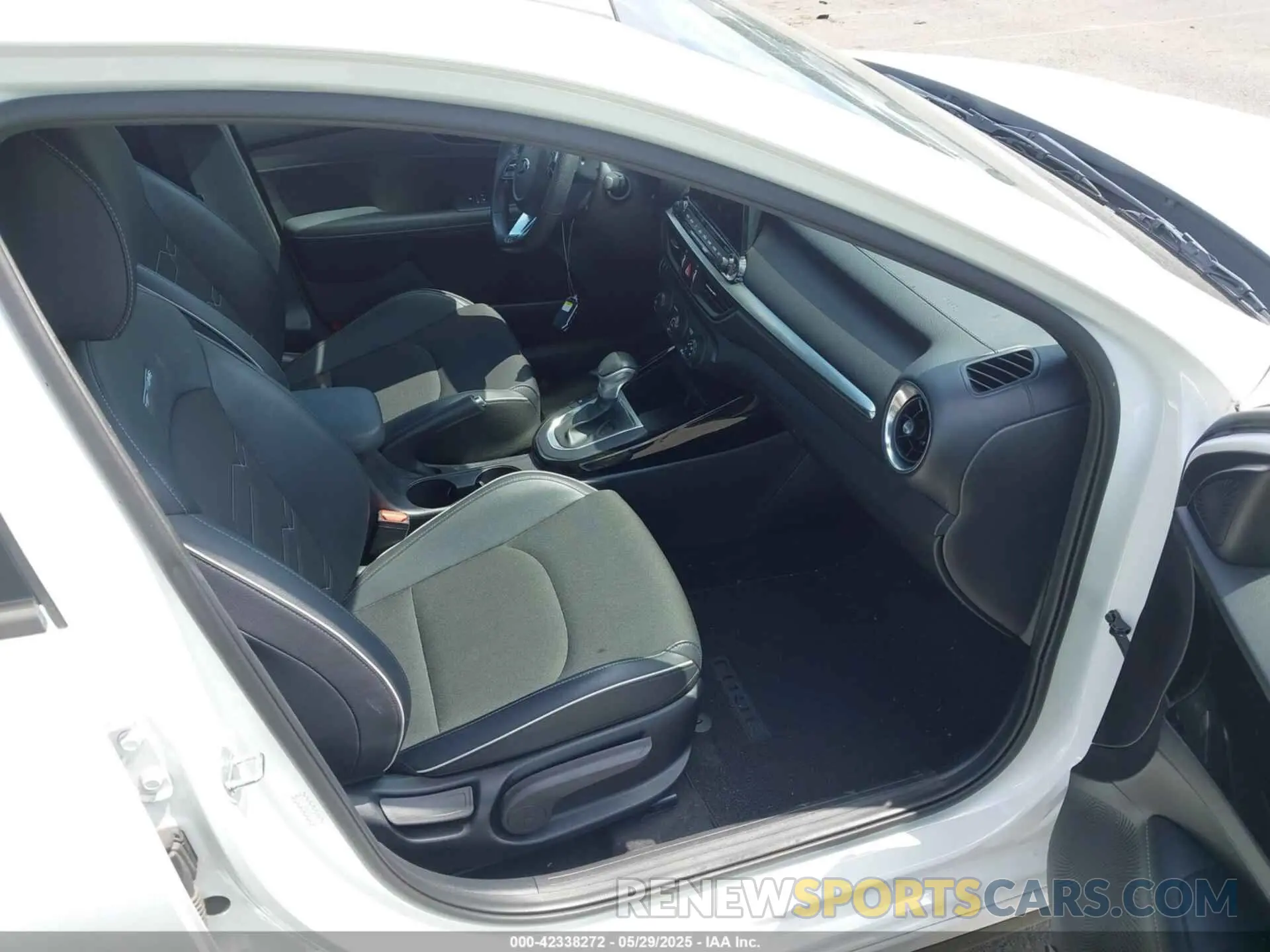 5 fotografías del automóvil dañado 3KPF34AD0ME393490 KIA FORTE 2021