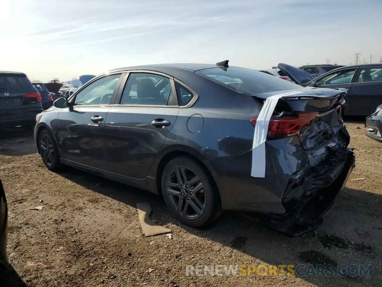 2 fotografías del automóvil dañado 3KPF34AD0ME404567 KIA FORTE 2021