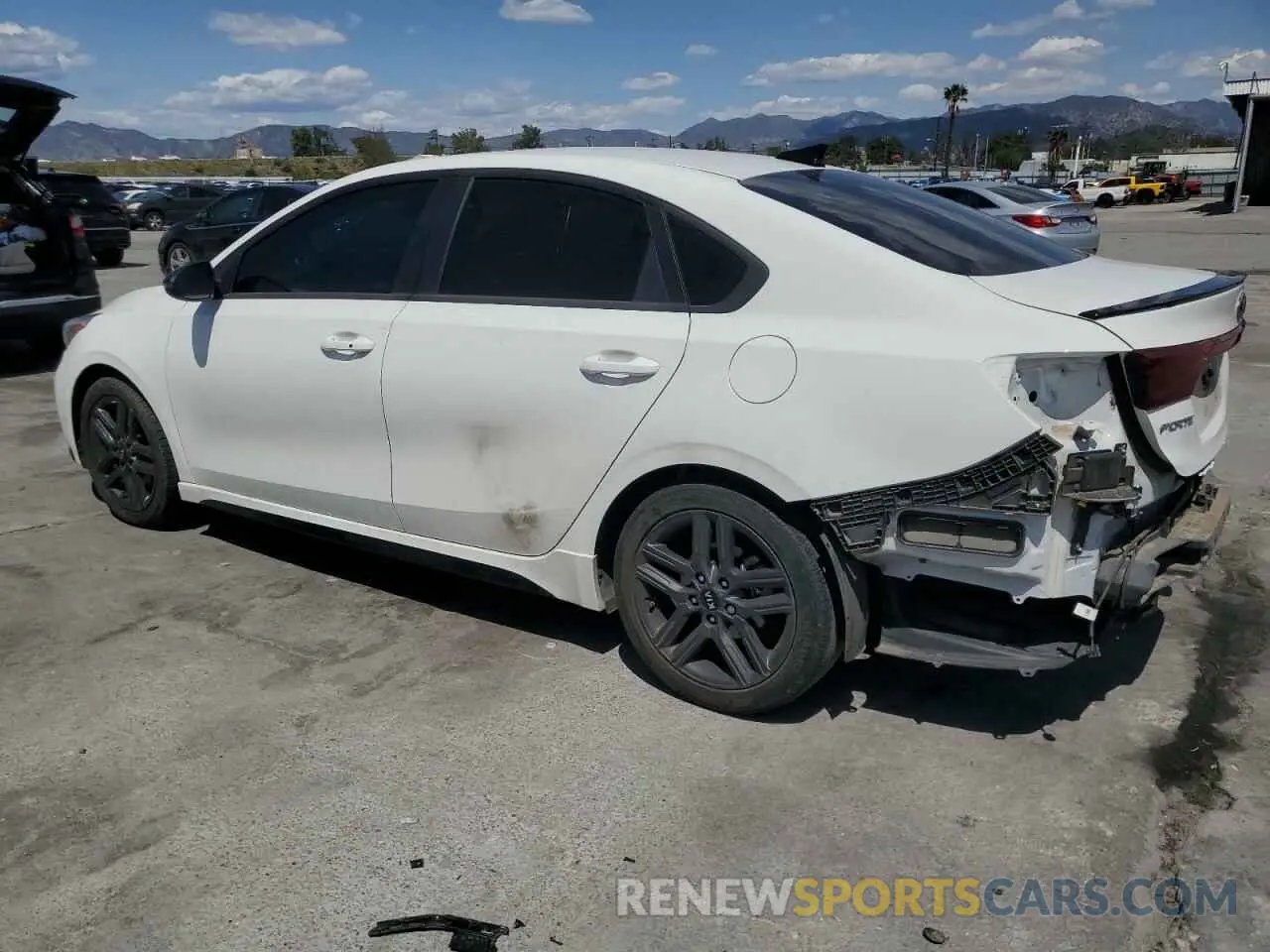 2 fotografías del automóvil dañado 3KPF34AD1ME298923 KIA FORTE 2021