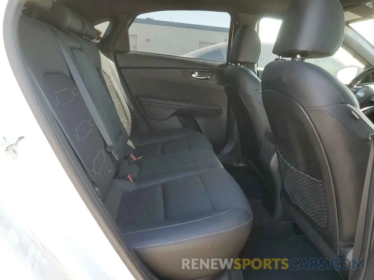 10 fotografías del automóvil dañado 3KPF34AD1ME327594 KIA FORTE 2021