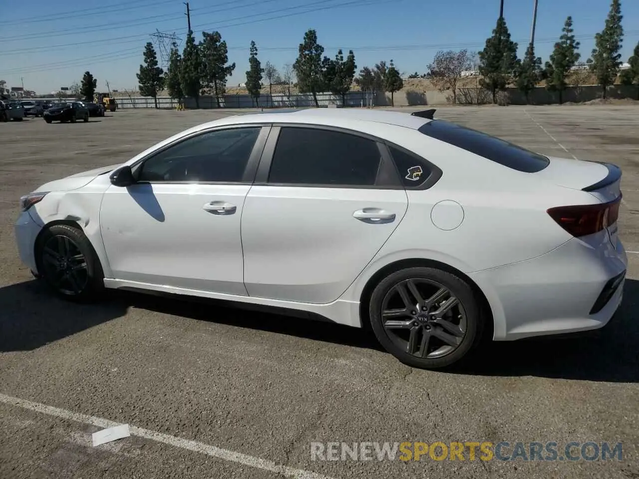 2 fotografías del automóvil dañado 3KPF34AD1ME327594 KIA FORTE 2021