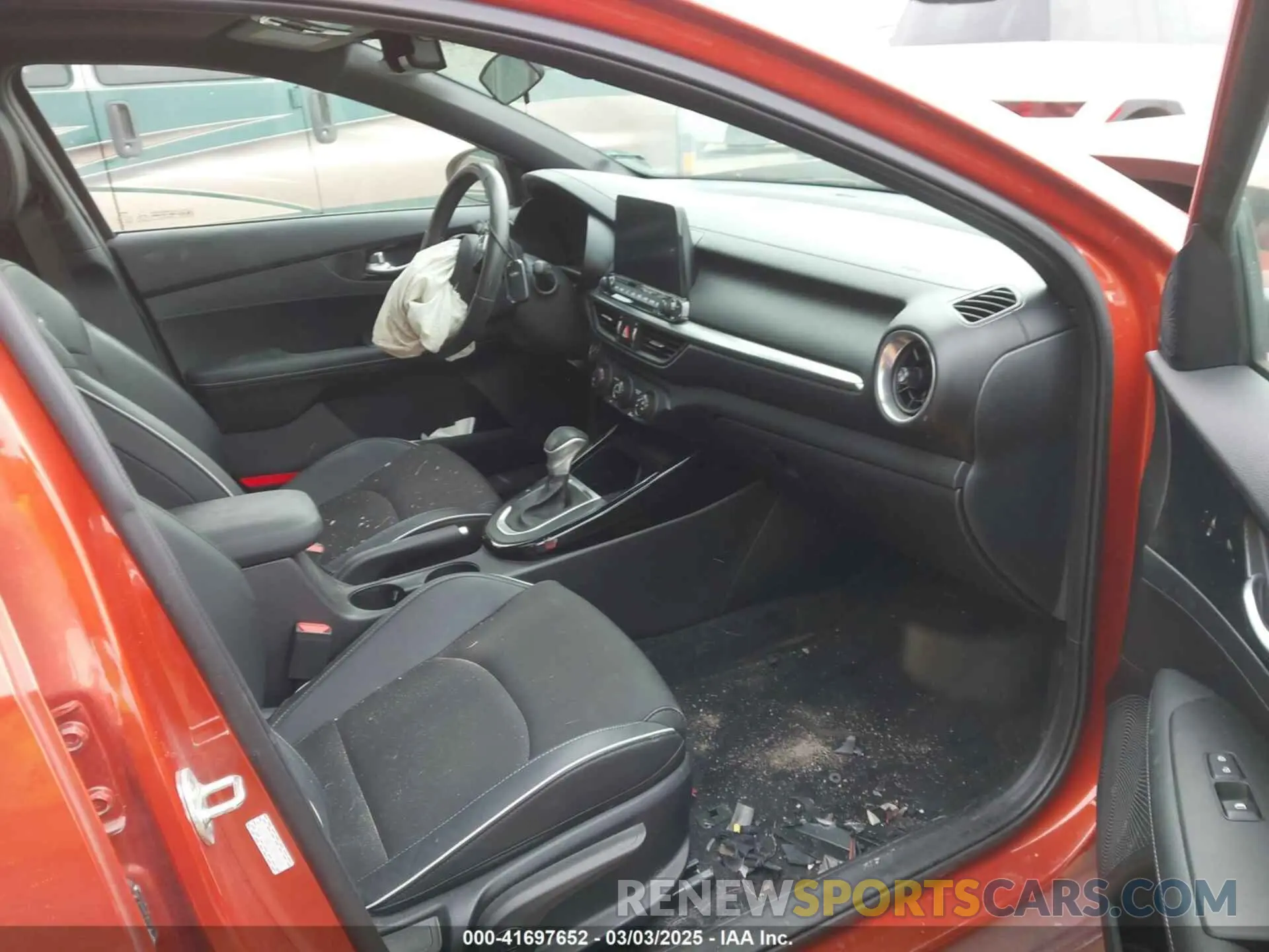 5 fotografías del automóvil dañado 3KPF34AD1ME414069 KIA FORTE 2021