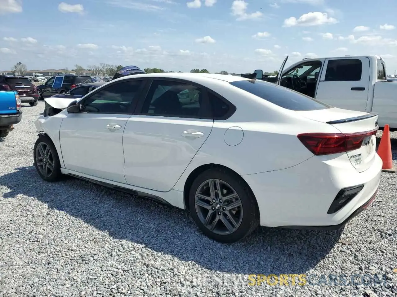 2 fotografías del automóvil dañado 3KPF34AD1ME423497 KIA FORTE 2021