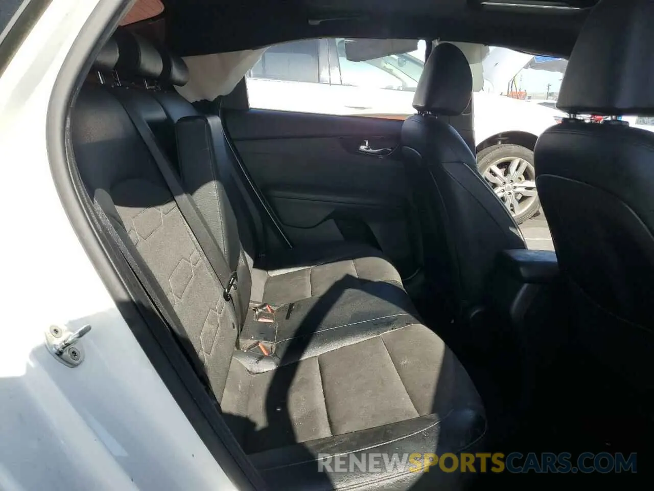 10 fotografías del automóvil dañado 3KPF34AD2ME327748 KIA FORTE 2021