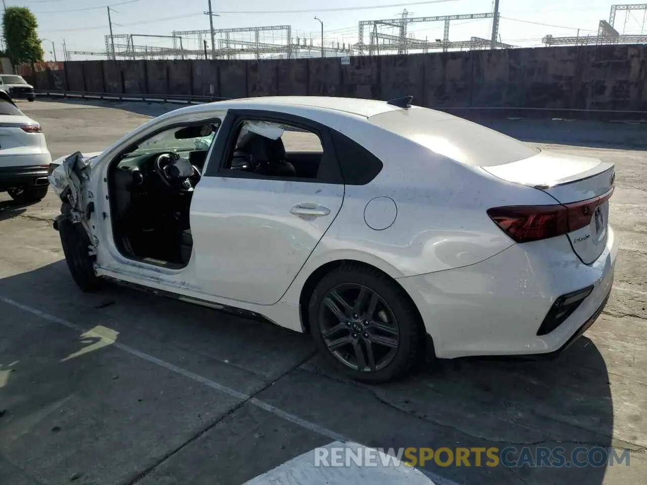 2 fotografías del automóvil dañado 3KPF34AD2ME327748 KIA FORTE 2021